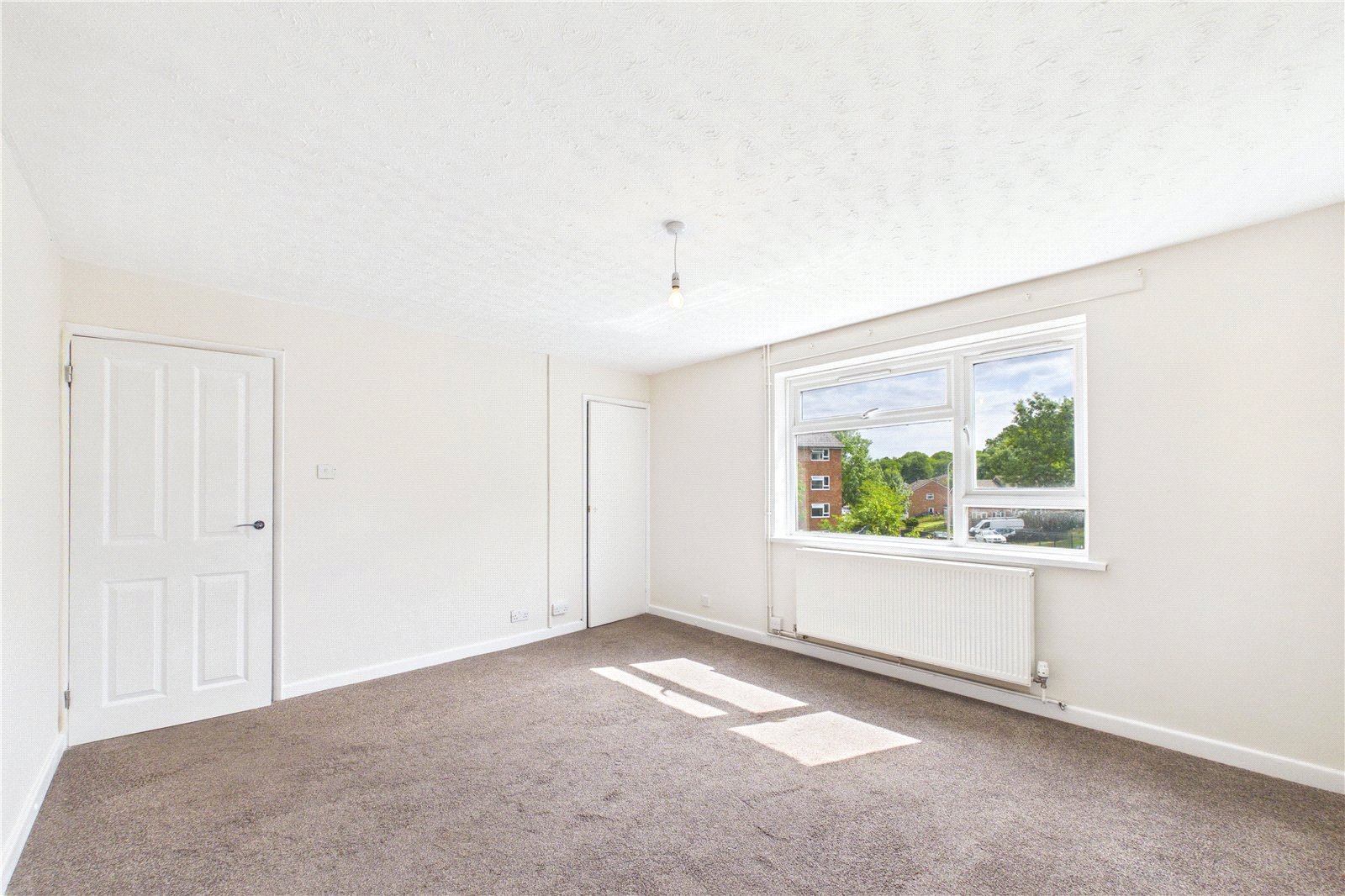 2 bedroom Flat to let in Burghfield Common, Reading, Berkshire