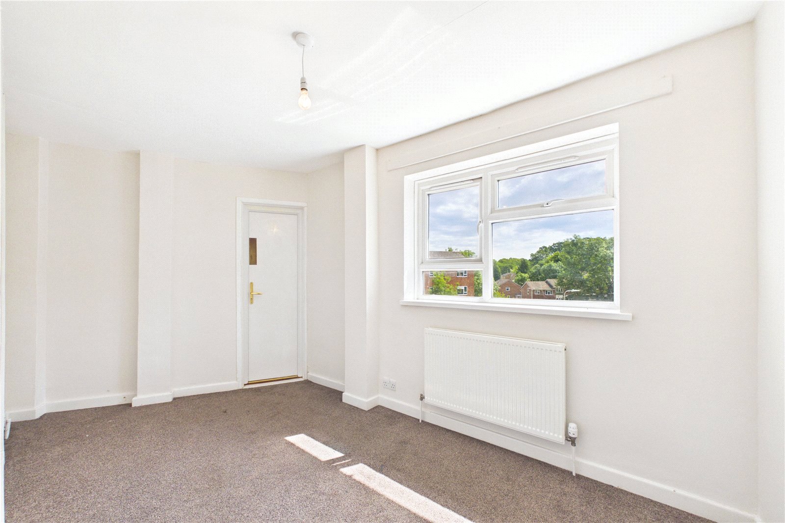 2 bedroom Flat to let in Burghfield Common, Reading, Berkshire