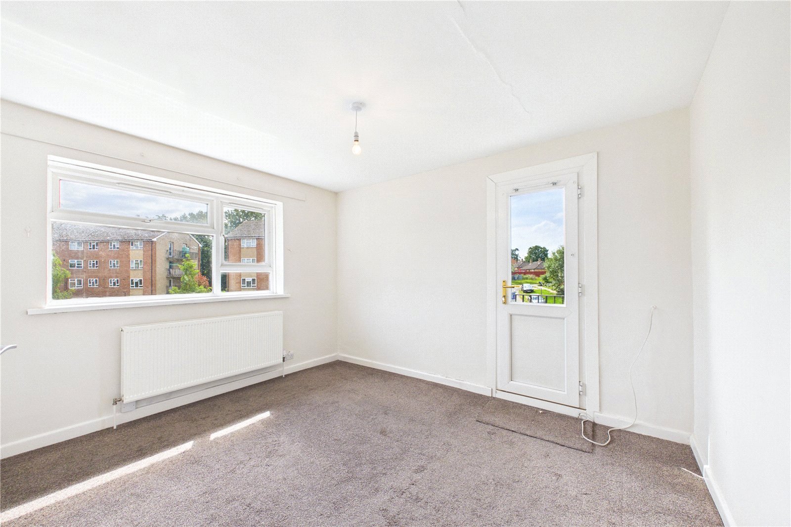 2 bedroom Flat to let in Burghfield Common, Reading, Berkshire