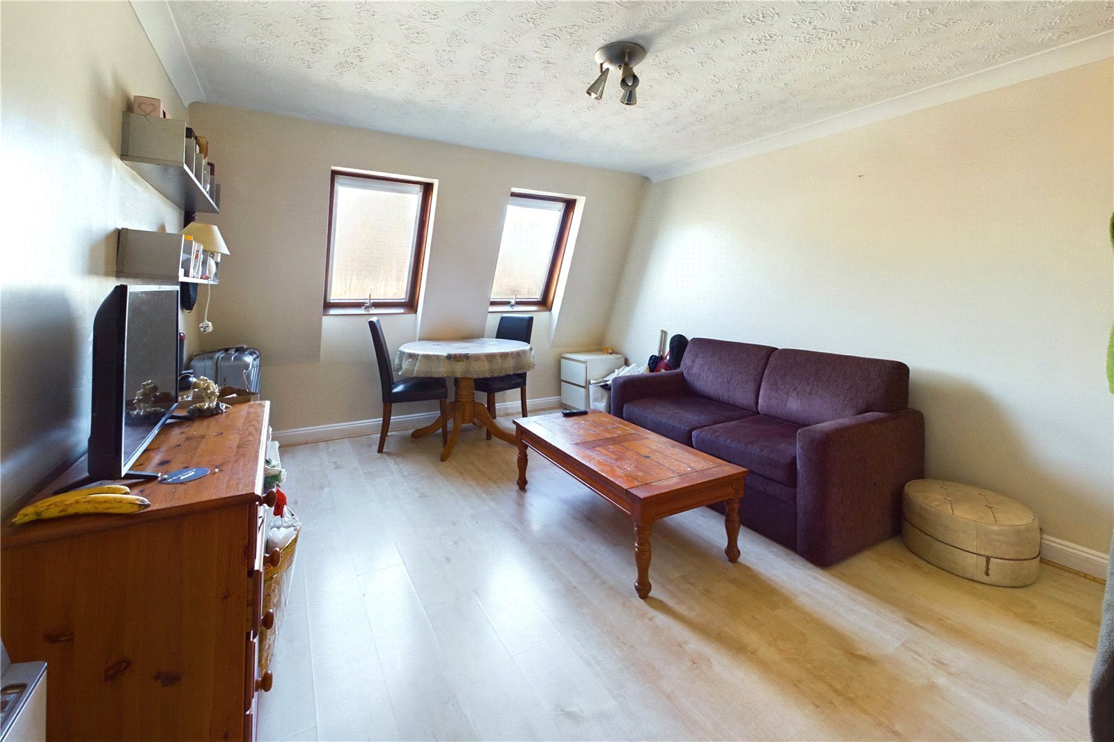 2 bedroom Flat to let in Newbury, Berkshire