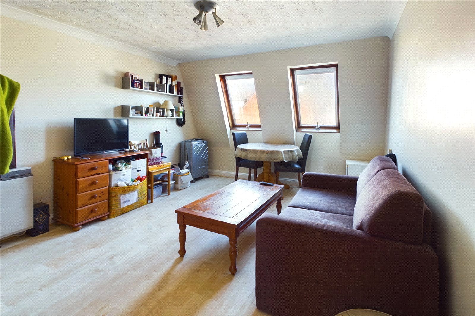 2 bedroom Flat to let in Newbury, Berkshire