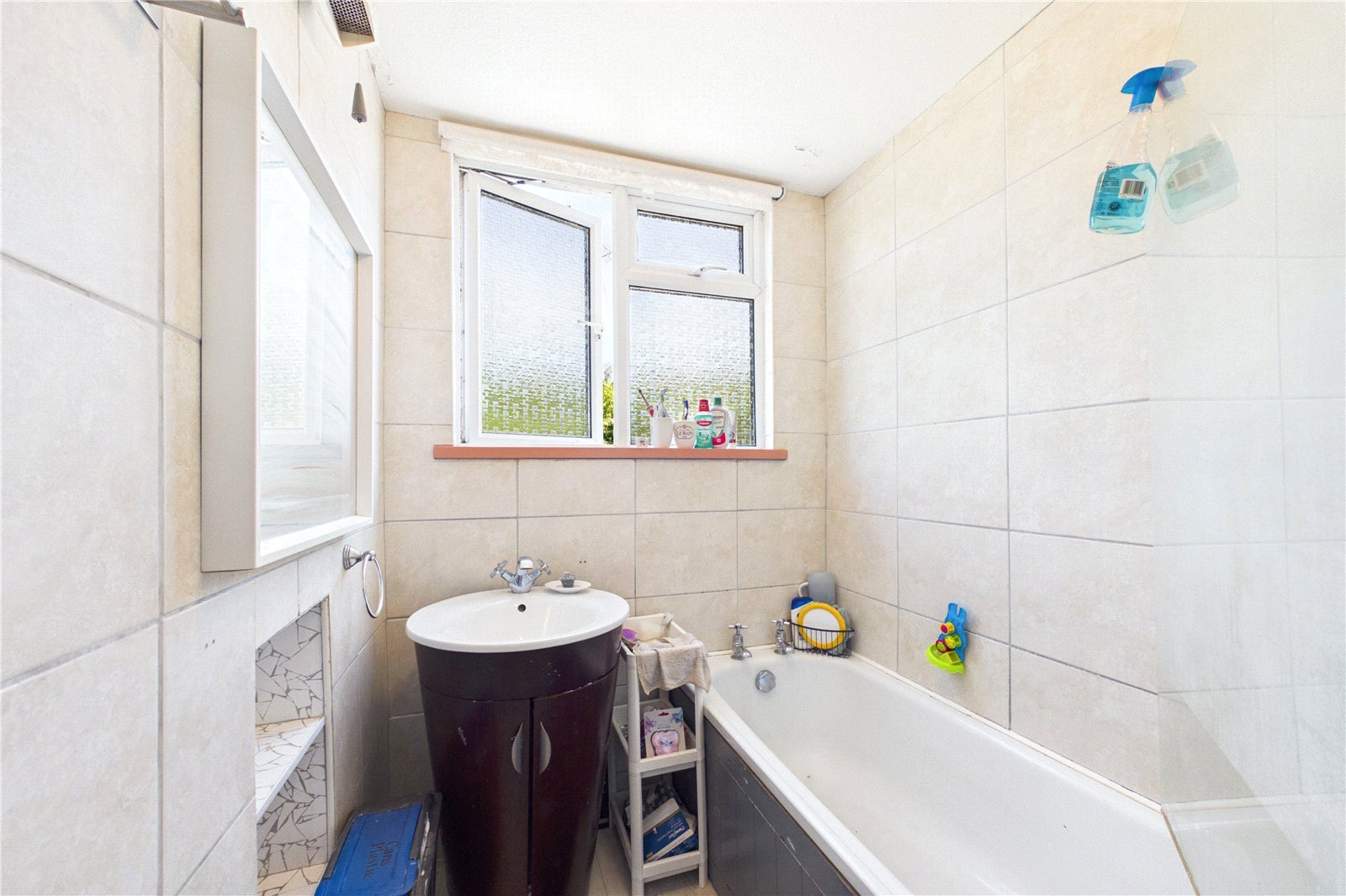 4 bedroom House to let in Burghfield Common, Reading, Berkshire