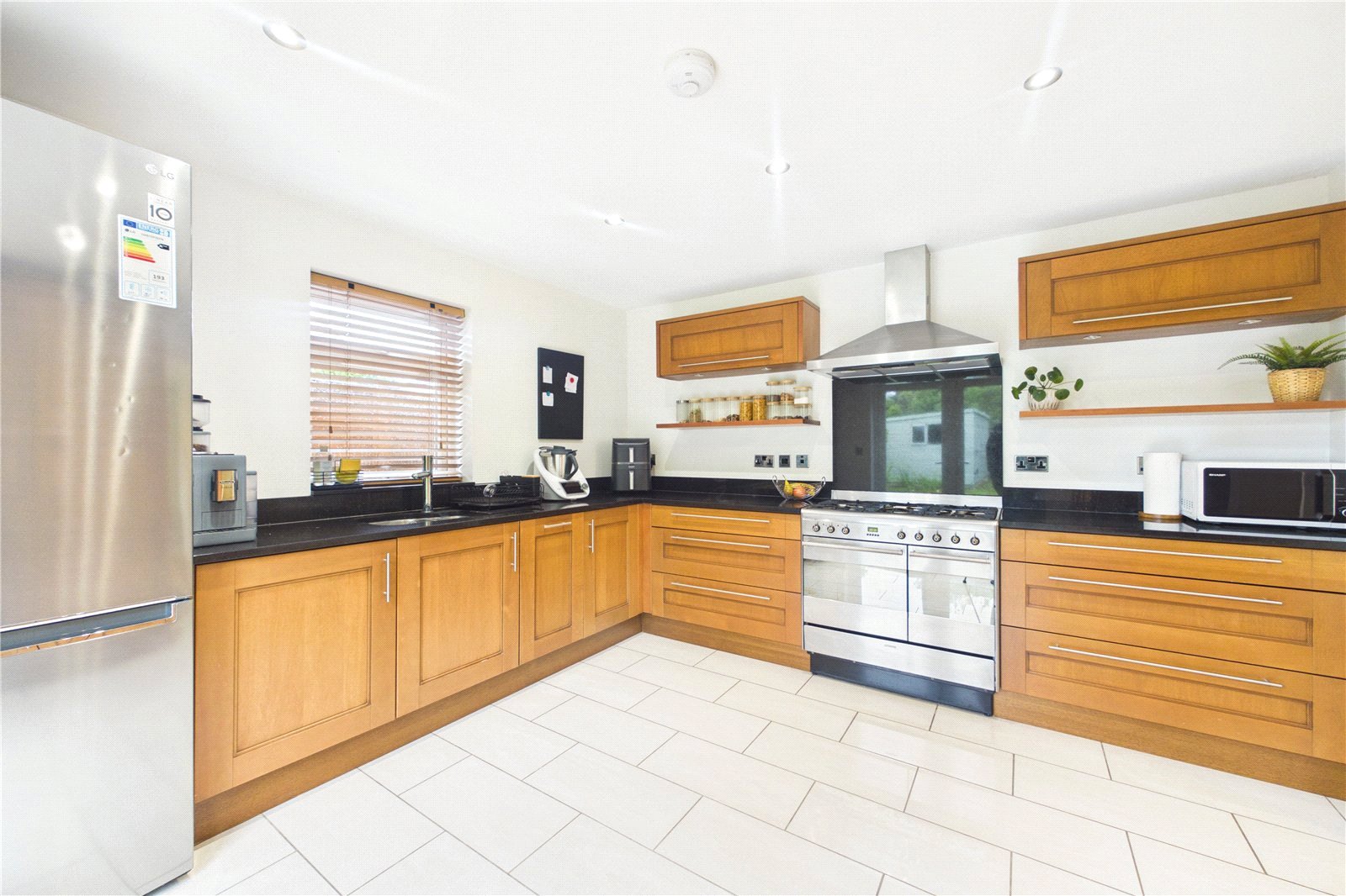4 bedroom House to let in Tilehurst, Reading, Berkshire