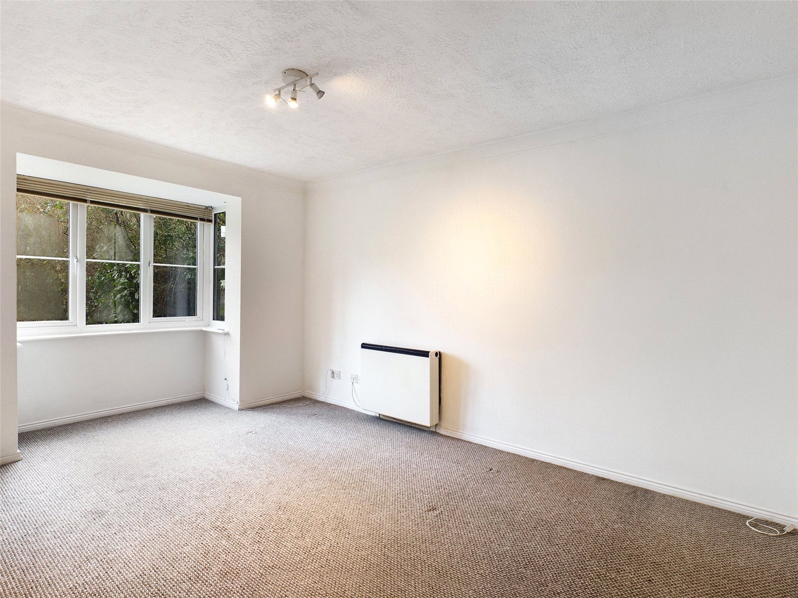 1 bedroom Flat to let in Mortimer, Reading, Berkshire