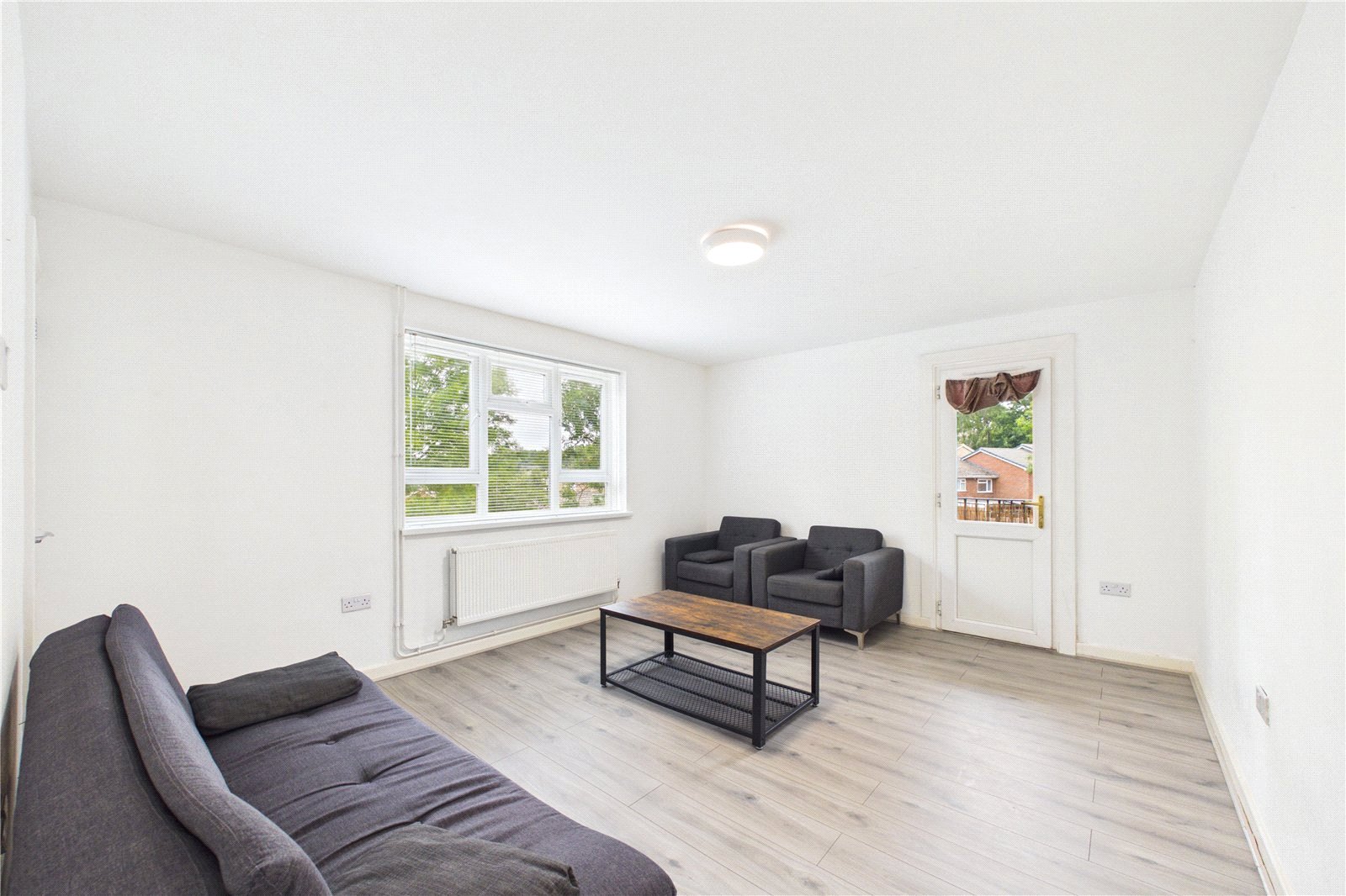 2 bedroom Flat to let in Burghfield Common, Reading, Berkshire