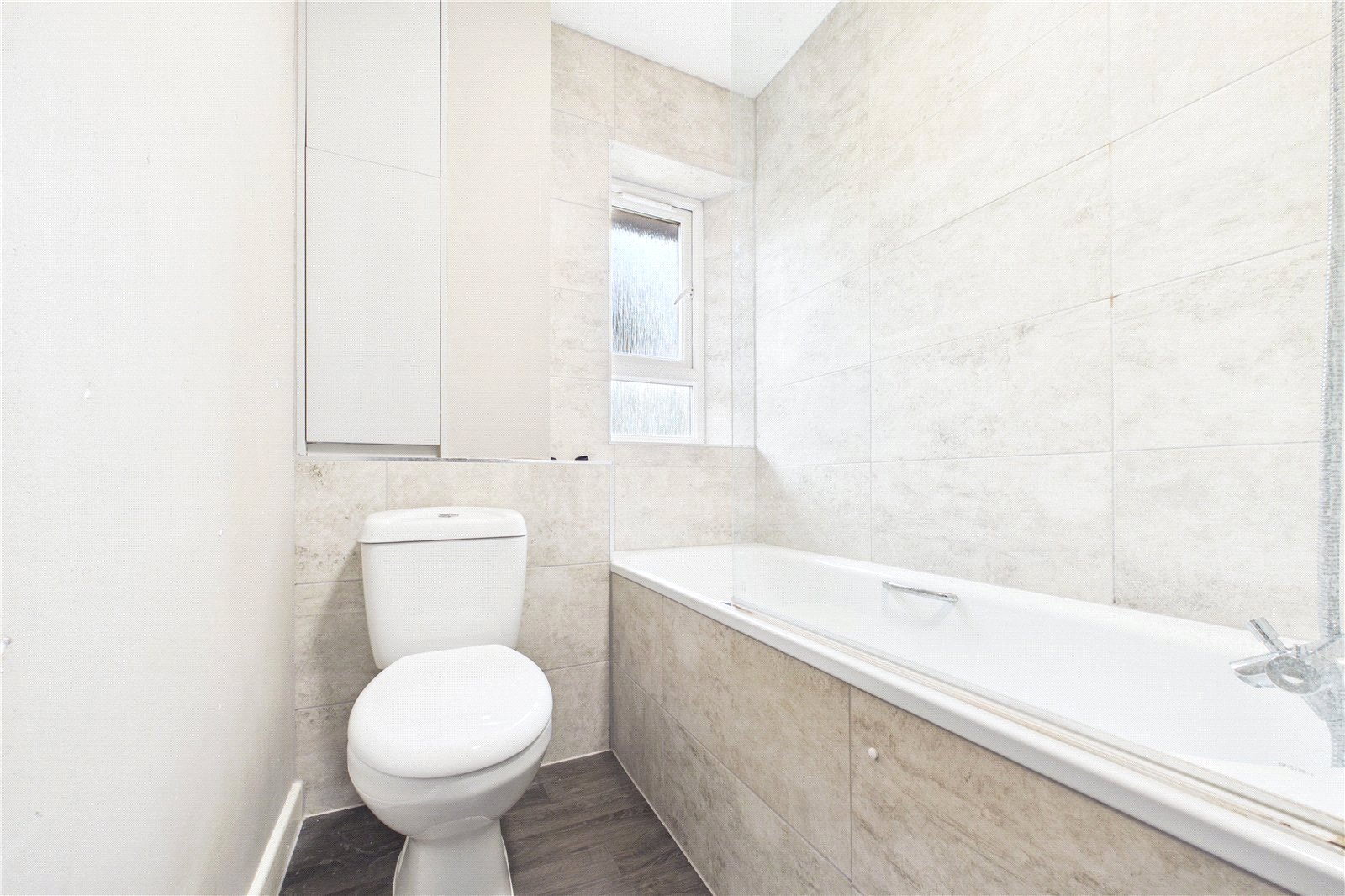 2 bedroom Flat to let in Burghfield Common, Reading, Berkshire