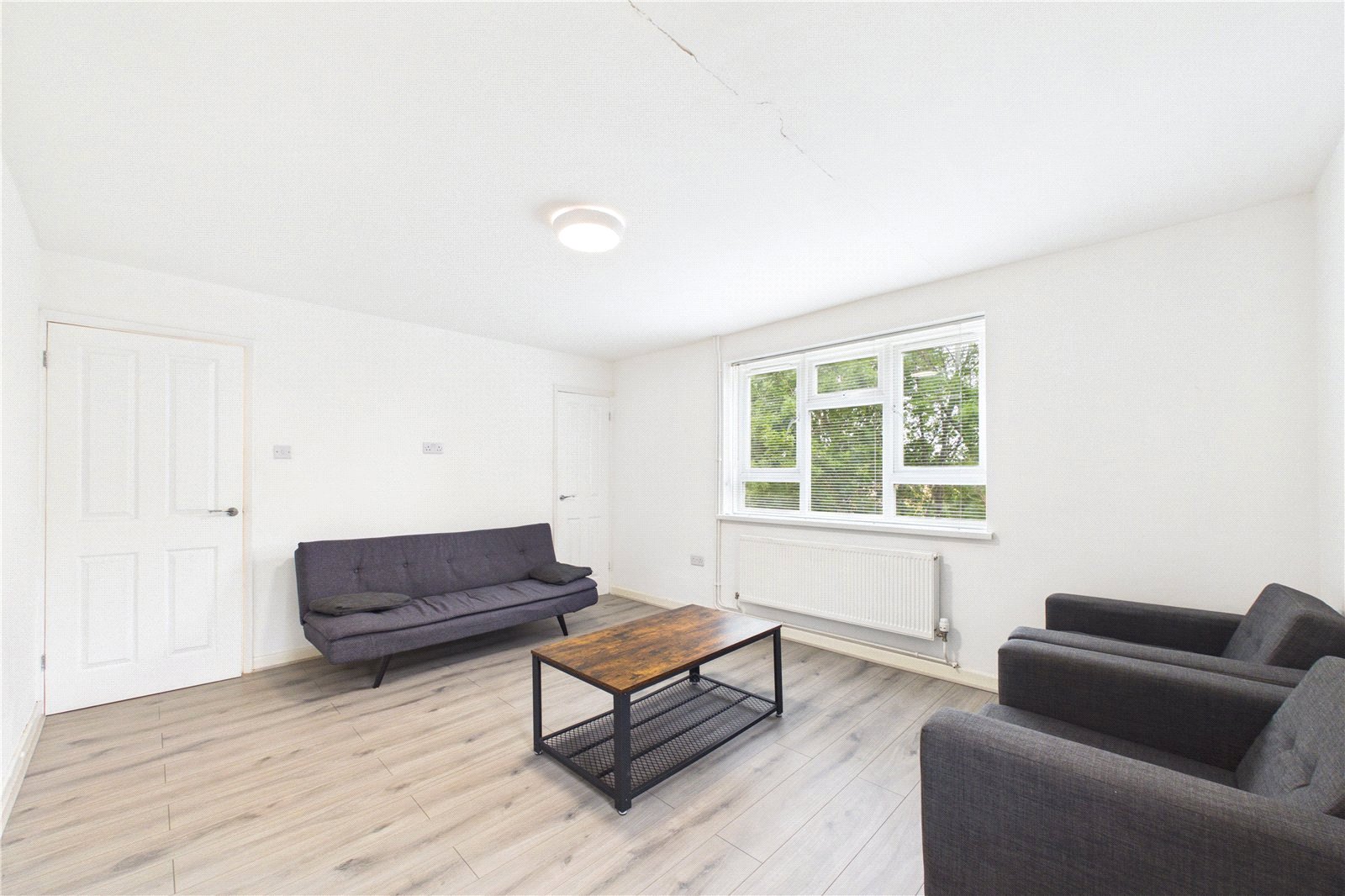 2 bedroom Flat to let in Burghfield Common, Reading, Berkshire