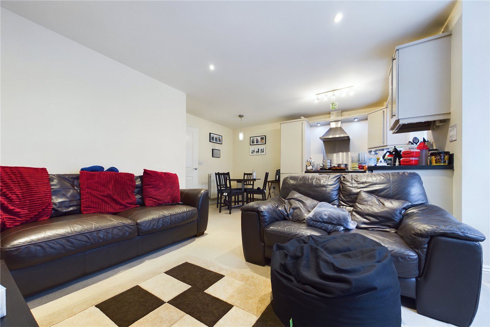 2 bedroom Flat for sale in Tilehurst, Reading, Berkshire