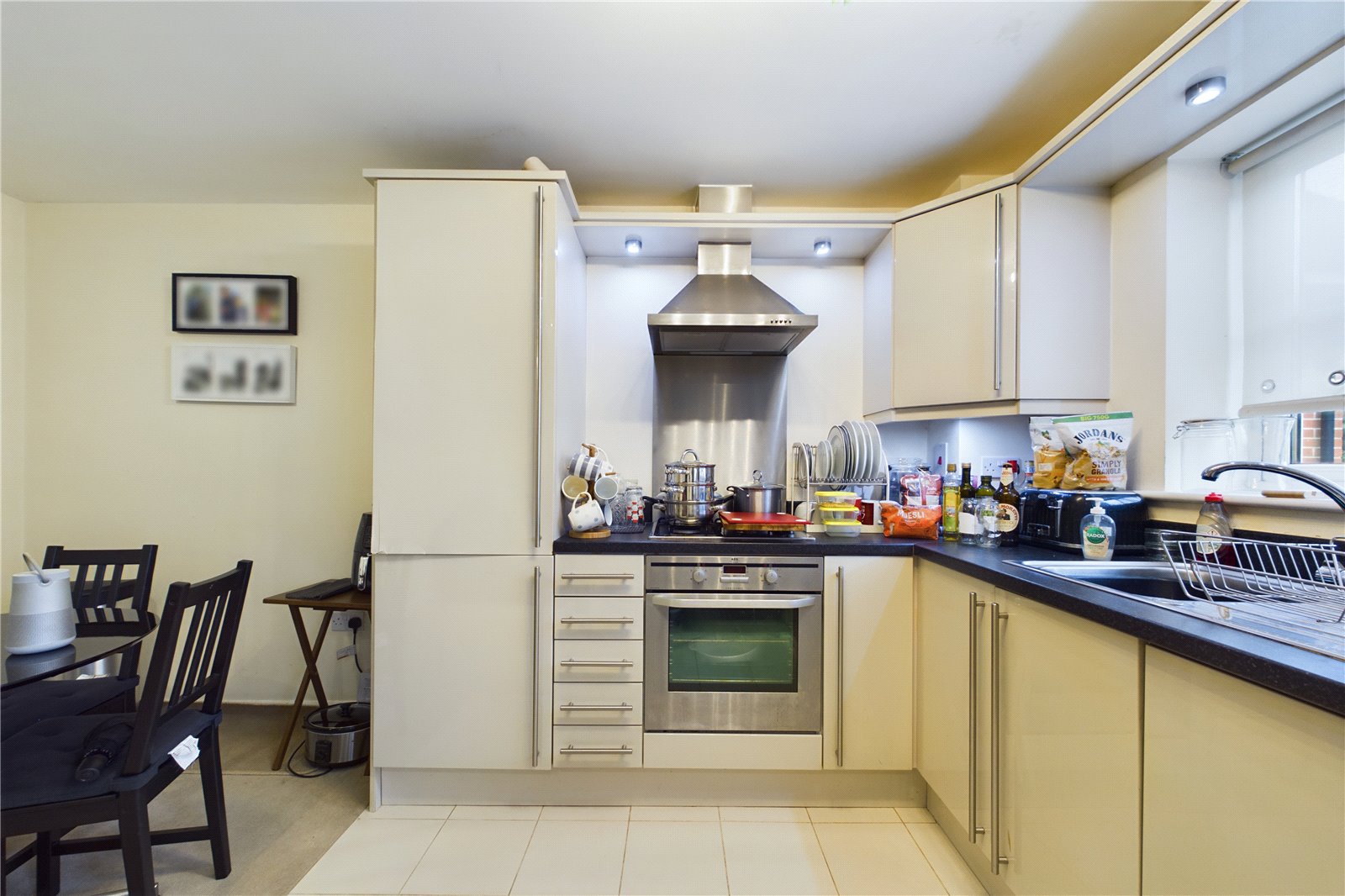2 bedroom Flat for sale in Tilehurst, Reading, Berkshire