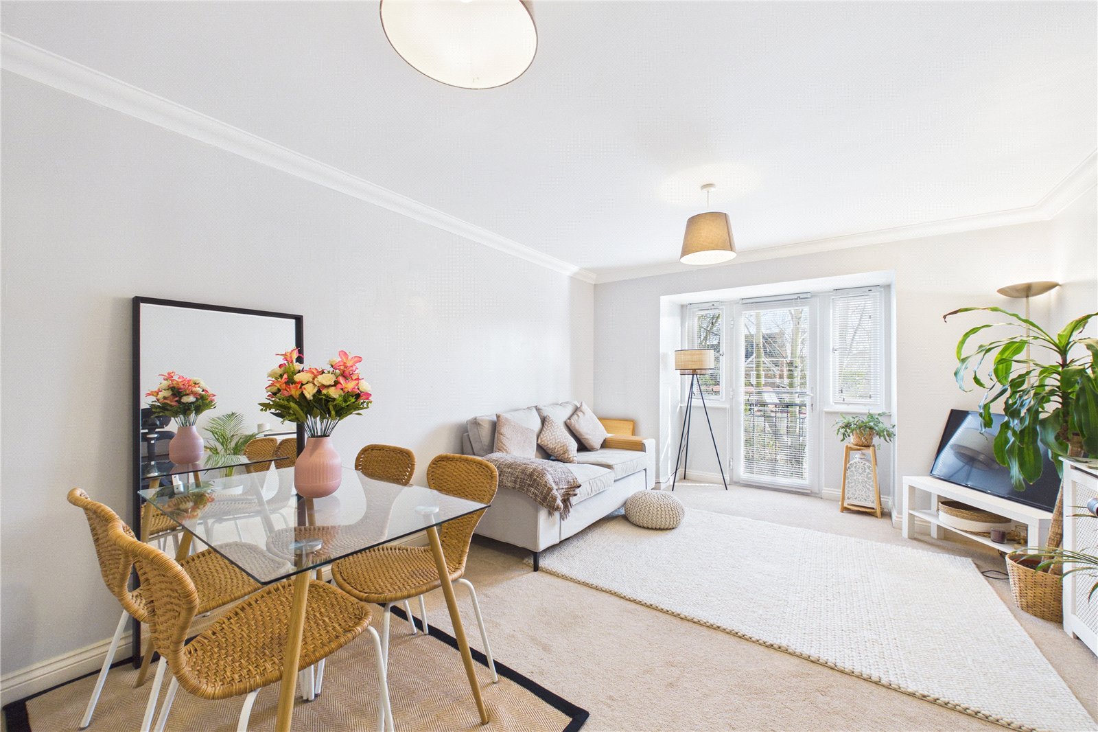 2 bedroom Flat for sale in Aldermaston, Reading, Berkshire