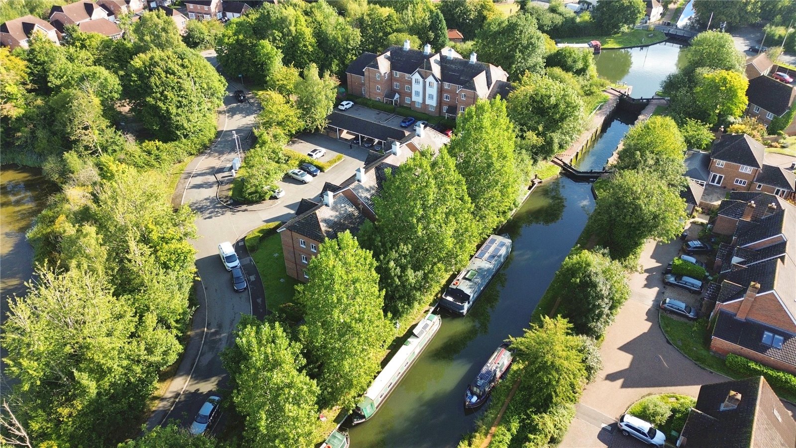 2 bedroom Flat for sale in Aldermaston, Reading, Berkshire