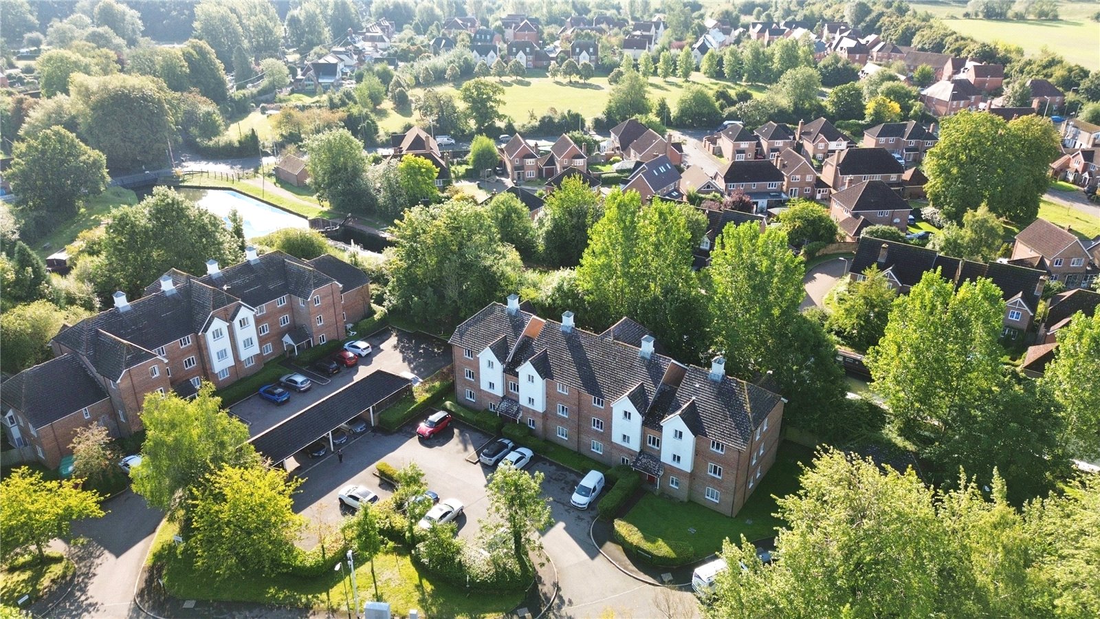 2 bedroom Flat for sale in Aldermaston, Reading, Berkshire