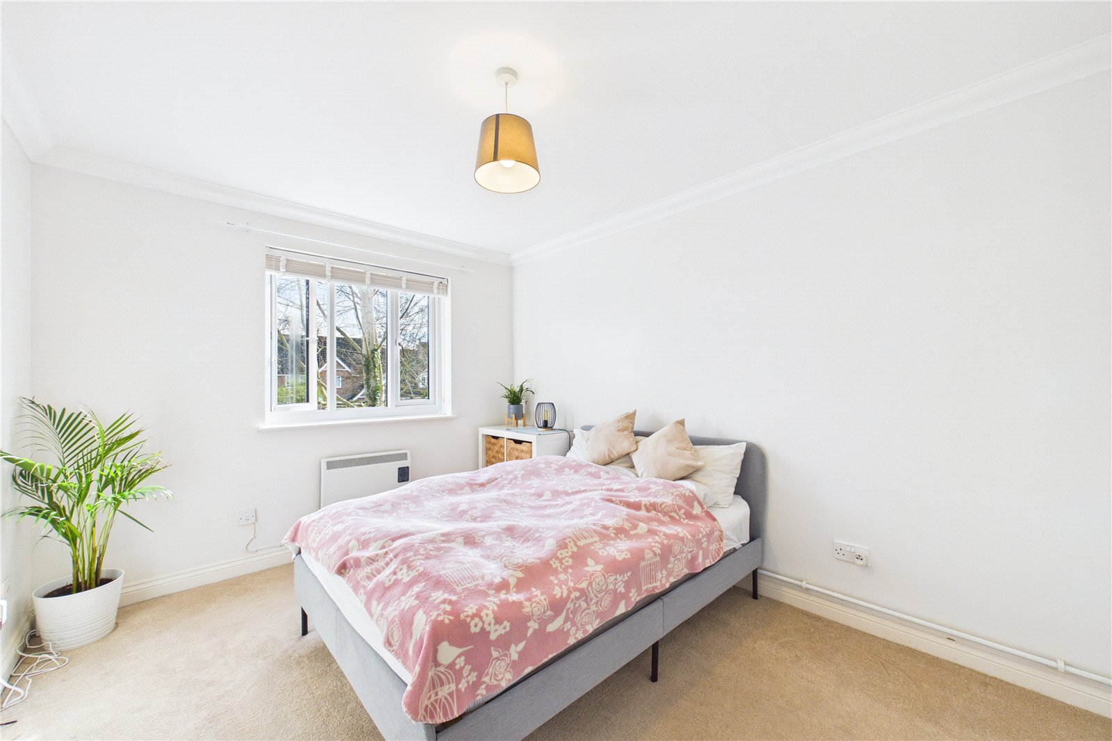 2 bedroom Flat for sale in Aldermaston, Reading, Berkshire