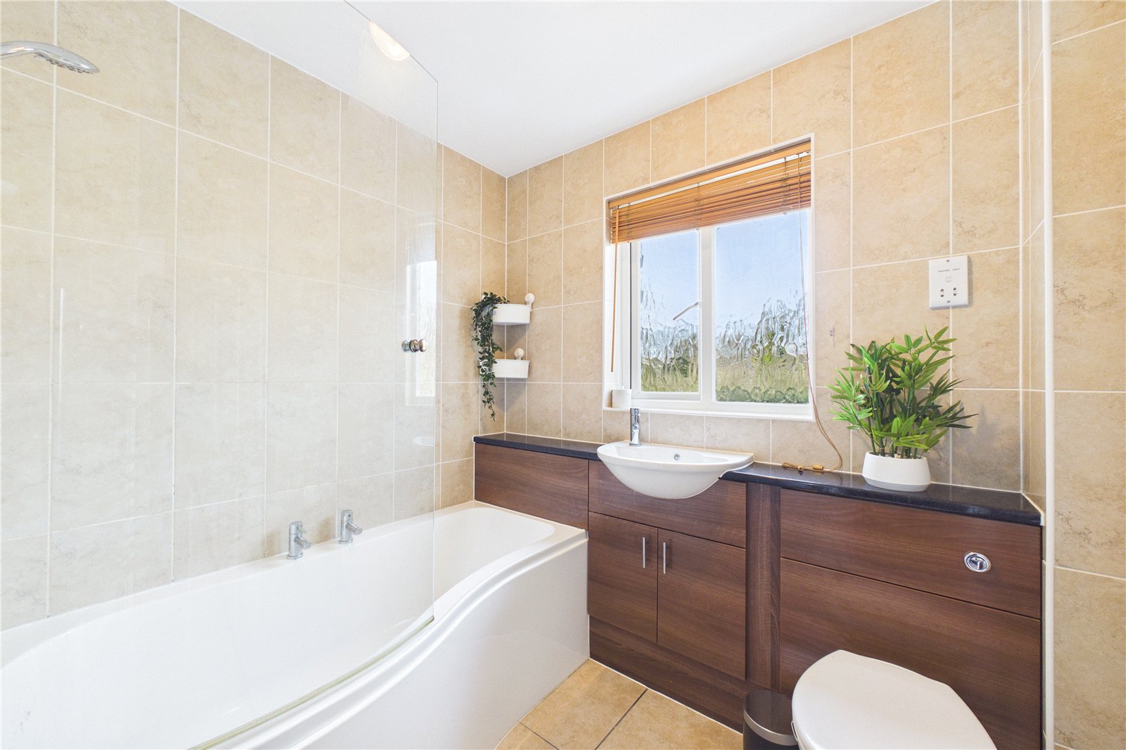 2 bedroom Flat for sale in Aldermaston, Reading, Berkshire