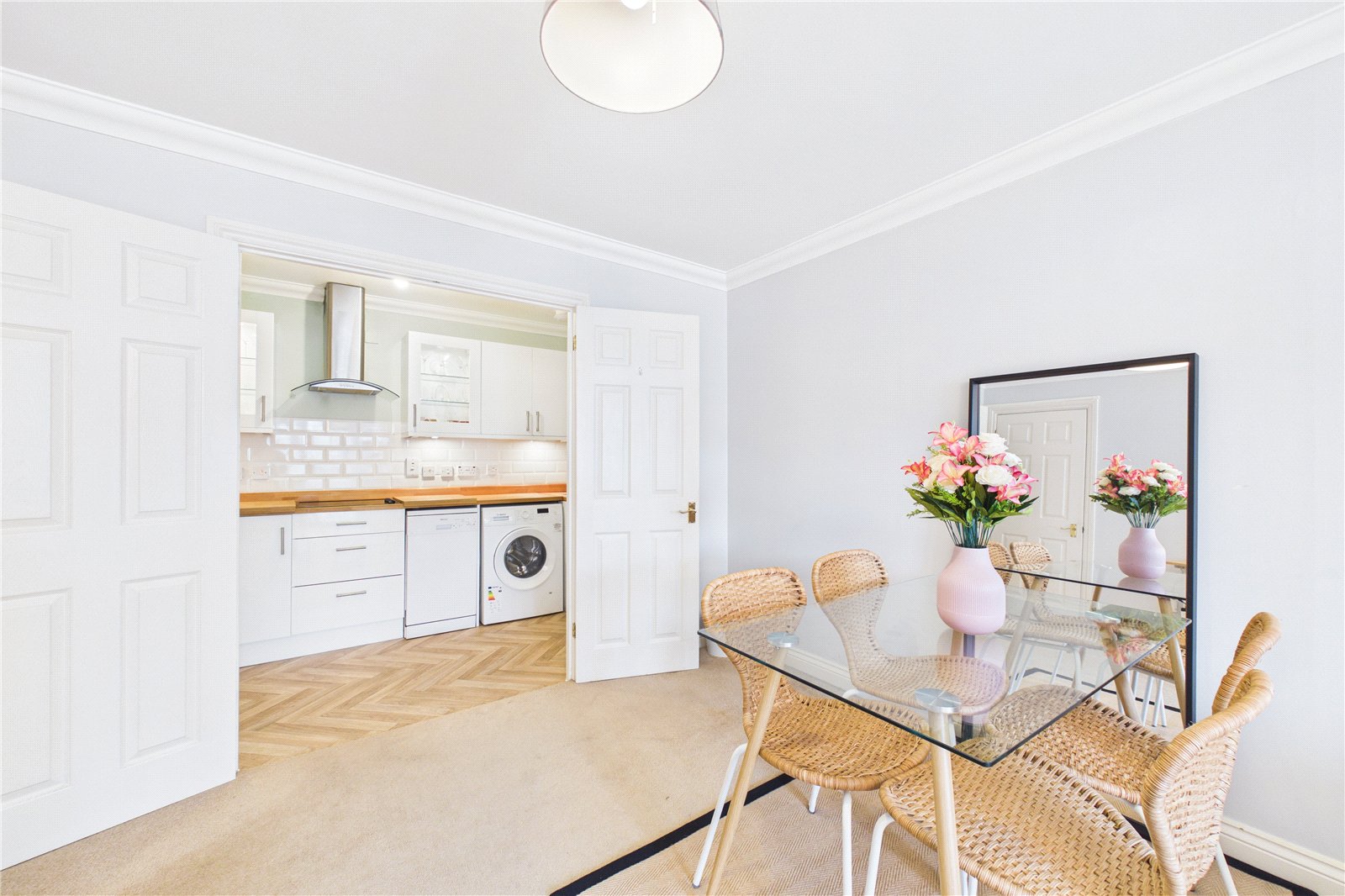 2 bedroom Flat for sale in Aldermaston, Reading, Berkshire