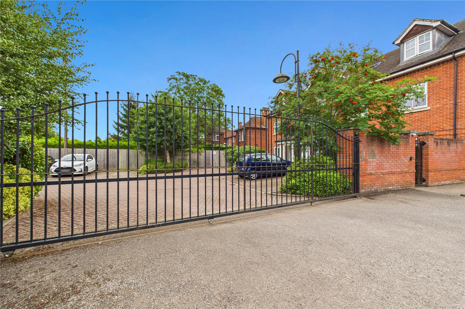 1 bedroom Flat for sale in Reading Road, Pangbourne, Reading