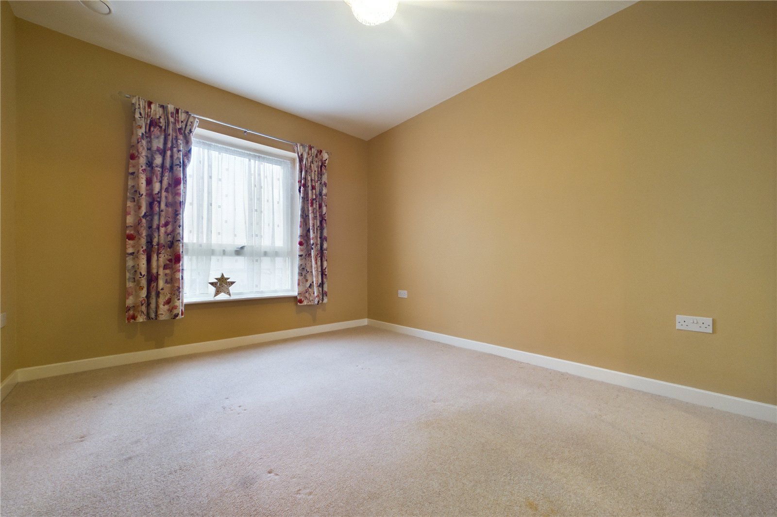 2 bedroom Flat for sale in Tilehurst, Reading, Berkshire