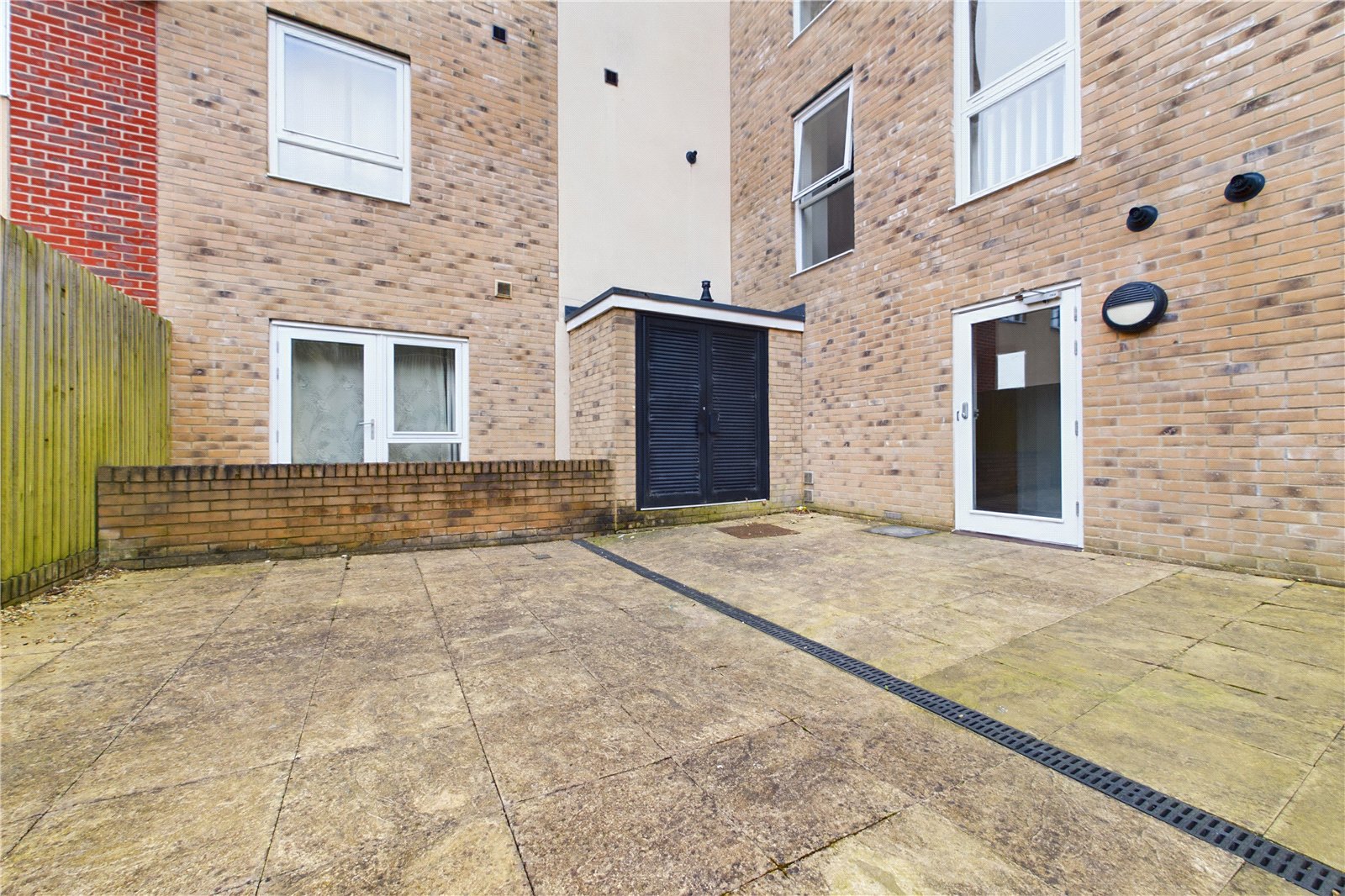 2 bedroom Flat for sale in Tilehurst, Reading, Berkshire