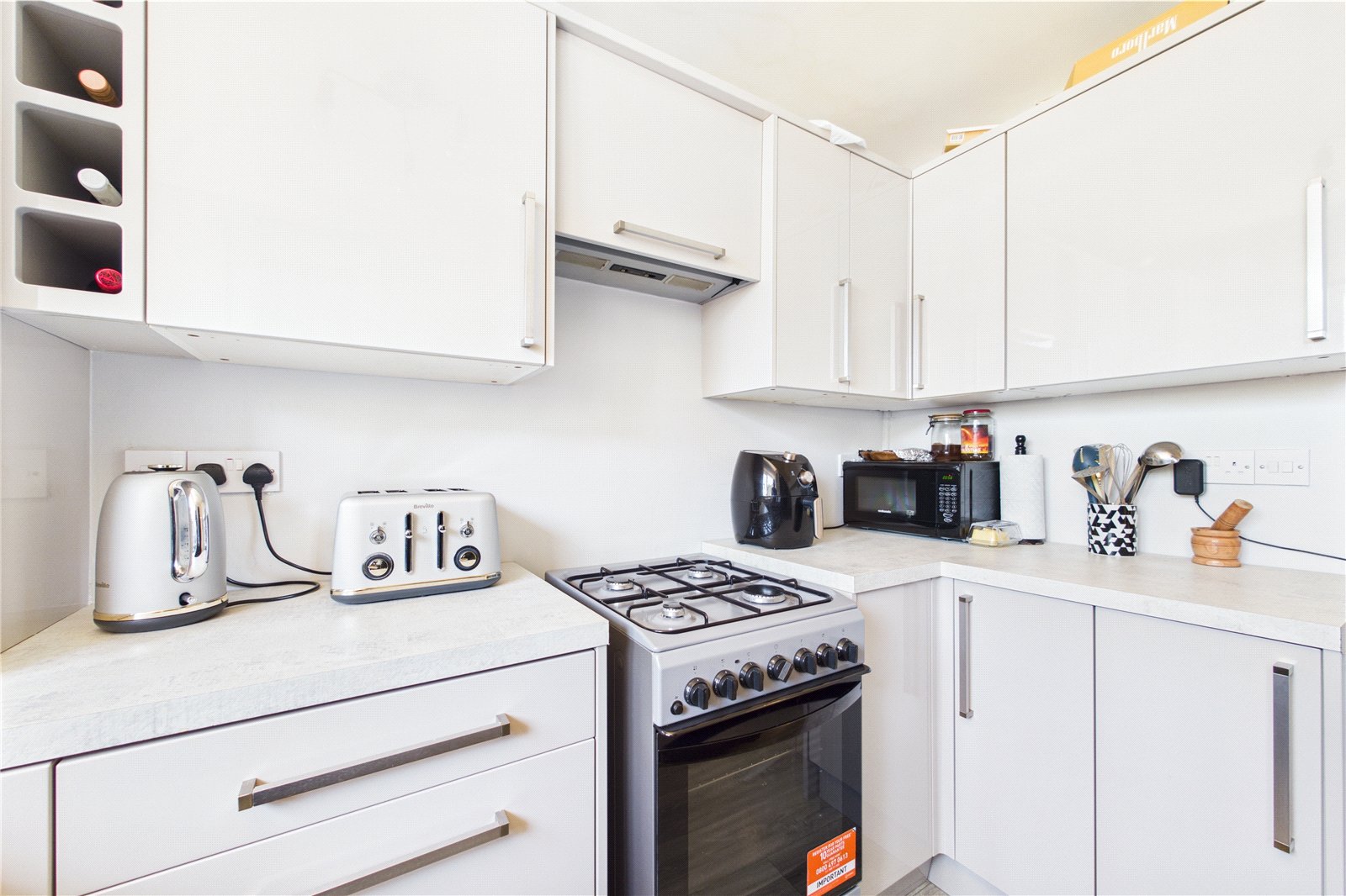 2 bedroom Flat for sale in Tilehurst, Reading, Berkshire