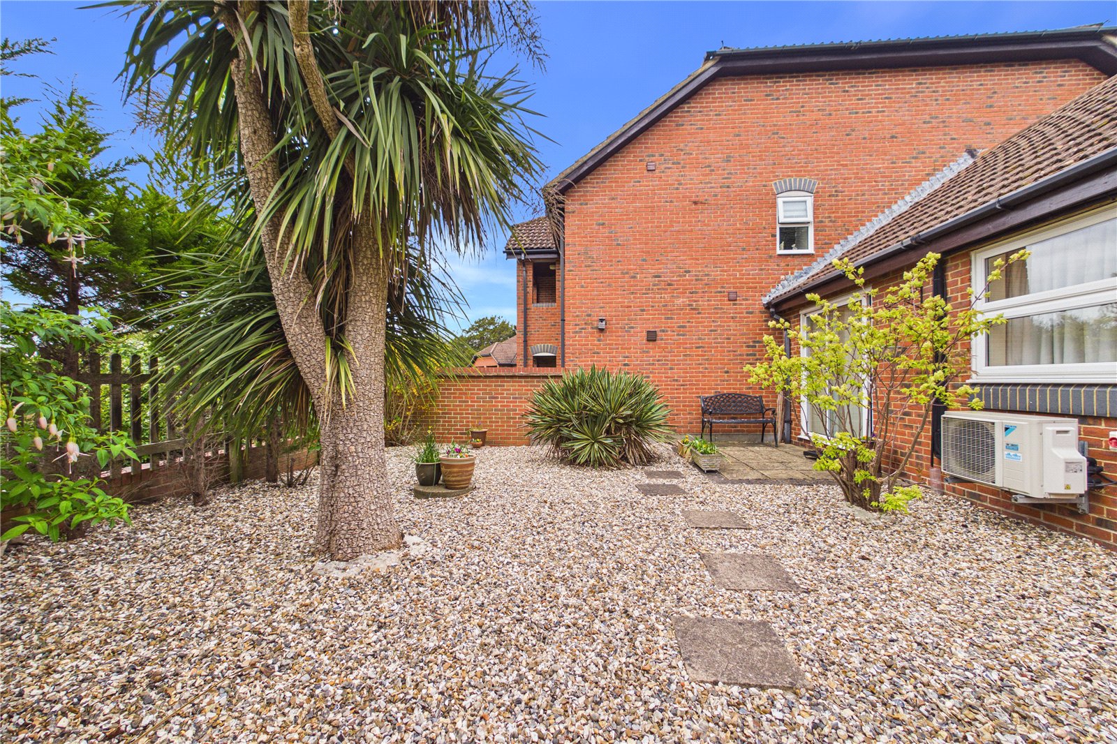 2 bedroom House for sale in Bowling Green Lane, Purley on Thames, Reading