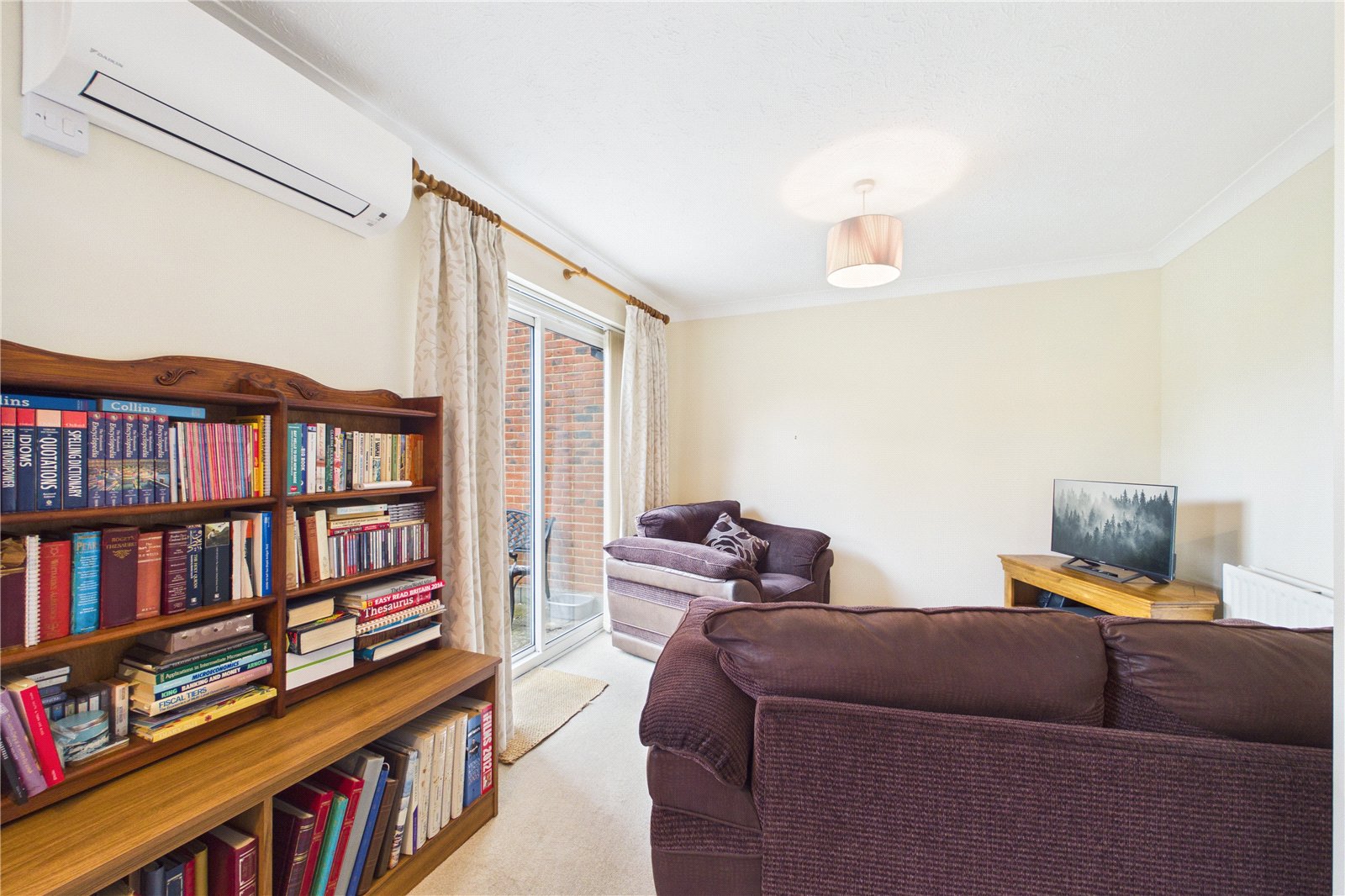 2 bedroom House for sale in Bowling Green Lane, Purley on Thames, Reading