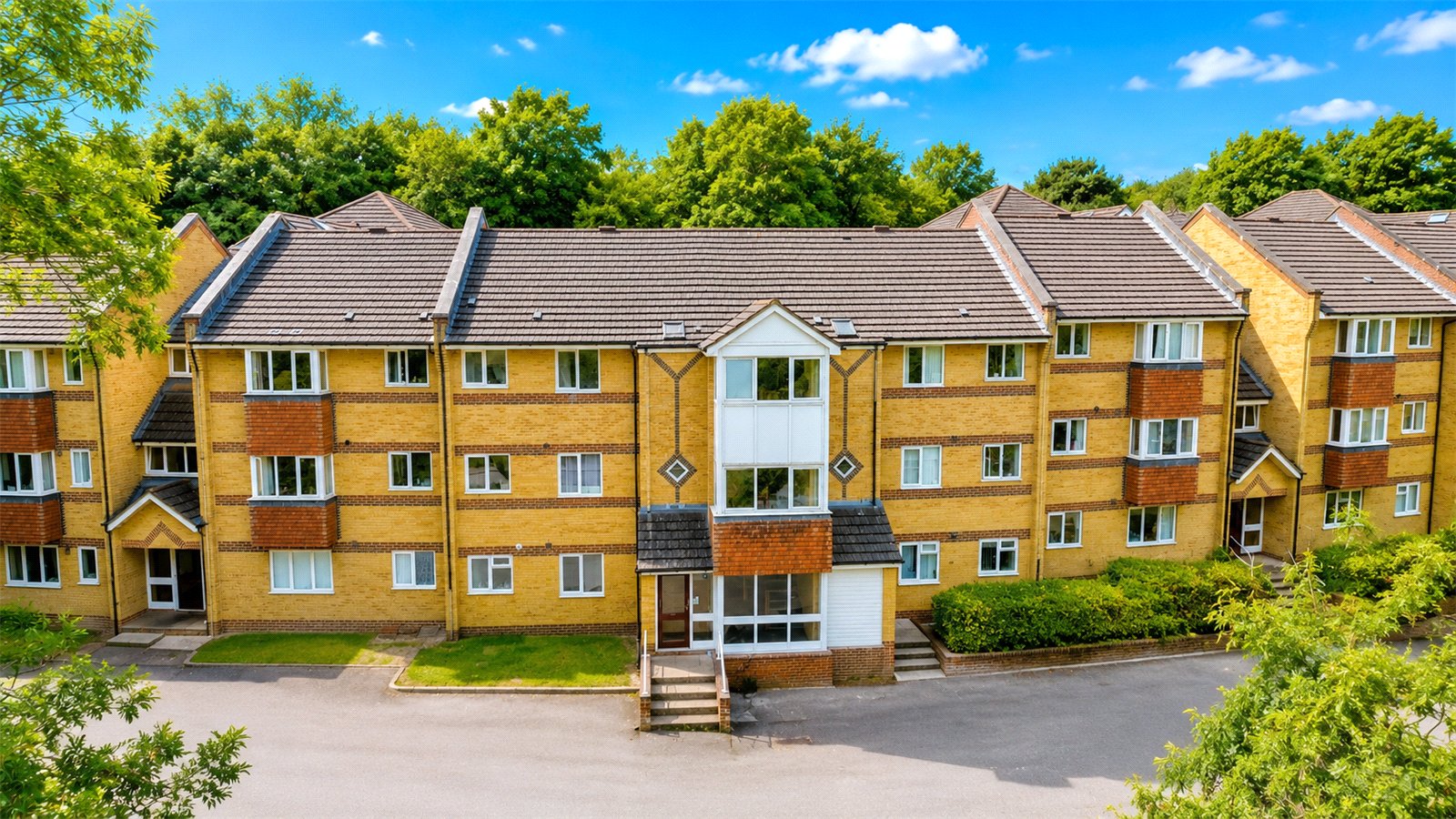 2 bedroom Flat for sale in Tilehurst, Reading, Berkshire