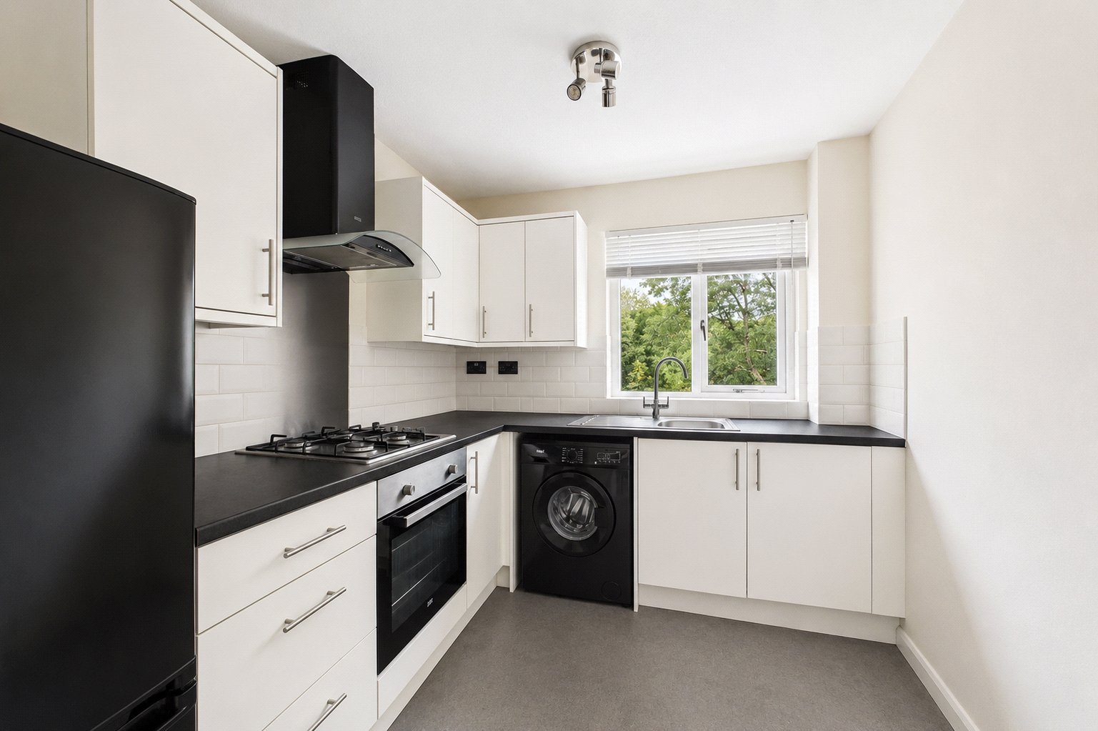 2 bedroom Flat for sale in Tilehurst, Reading, Berkshire