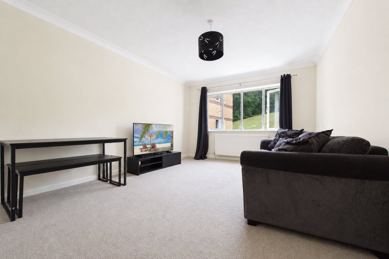 2 bedroom Flat for sale in Tilehurst, Reading, Berkshire