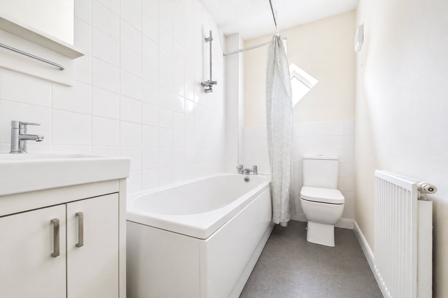 2 bedroom Flat for sale in Tilehurst, Reading, Berkshire