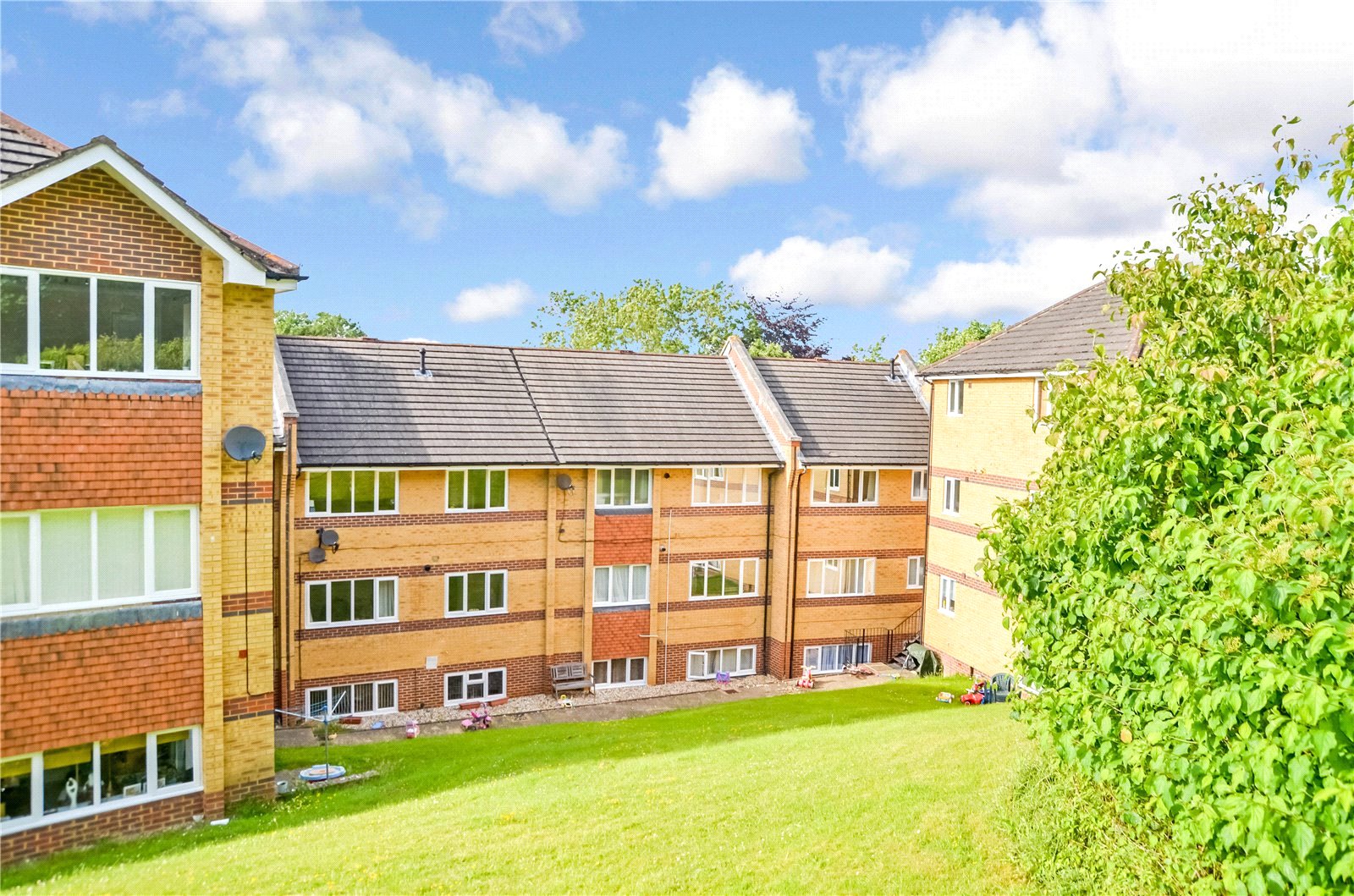 2 bedroom Flat for sale in Tilehurst, Reading, Berkshire
