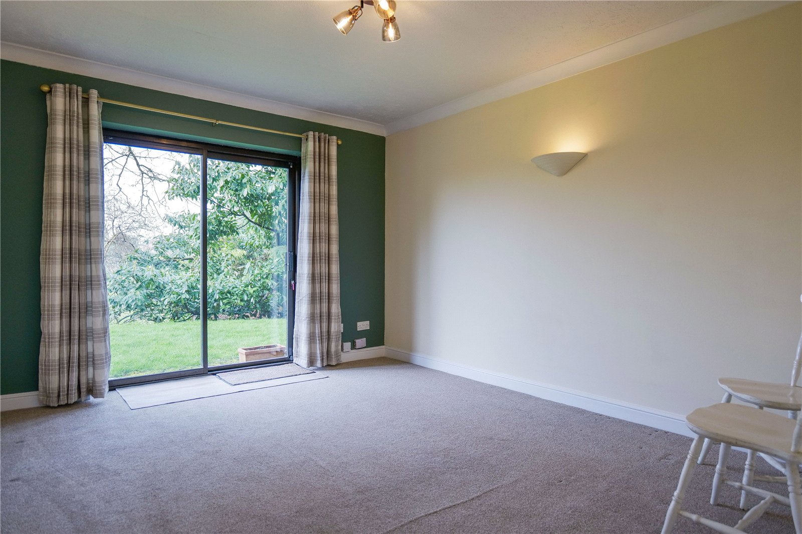 2 bedroom Flat to let in Ruscombe, Twyford, Reading