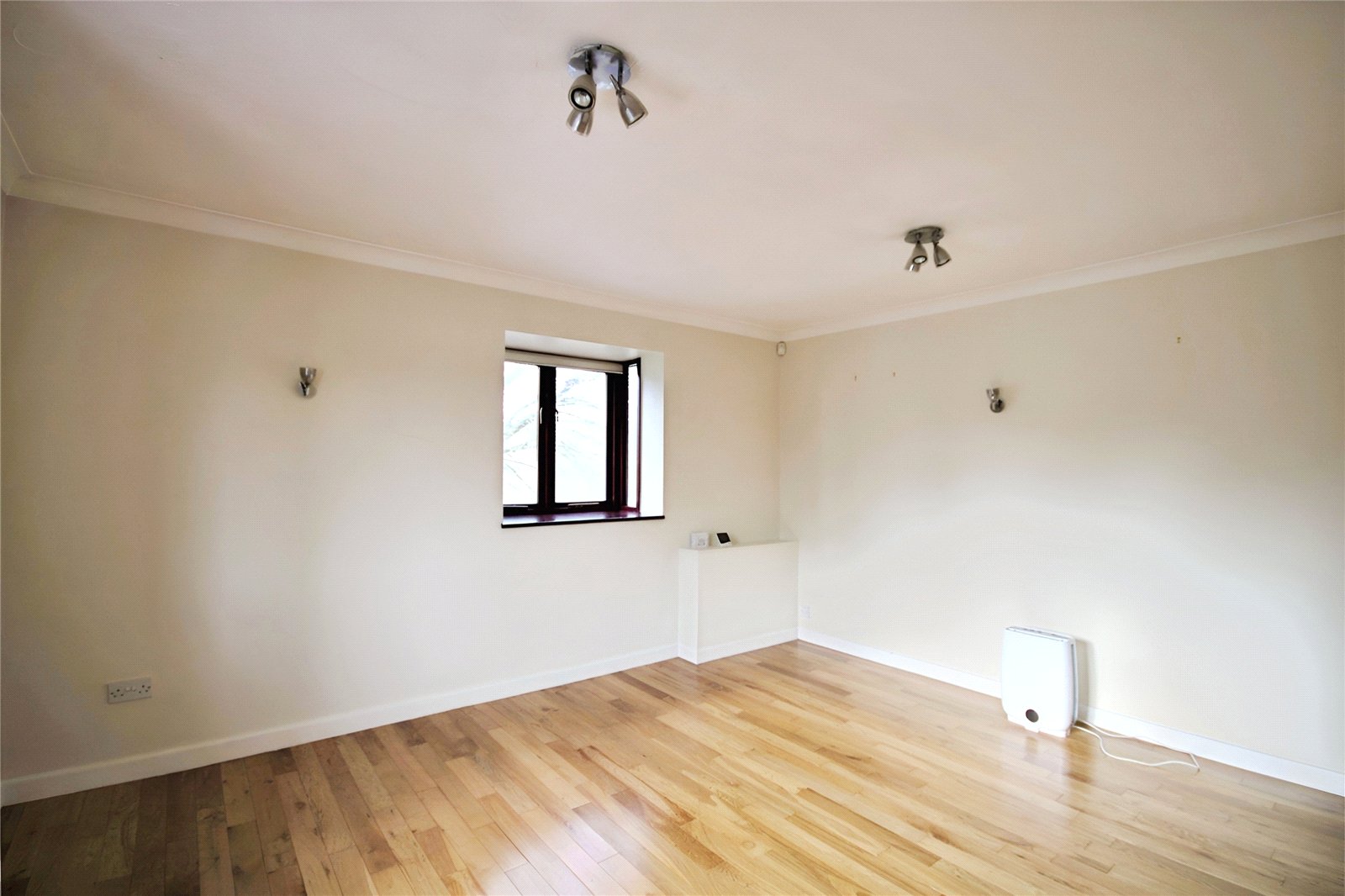 2 bedroom Flat to let in Polehampton Close, Twyford, Berkshire