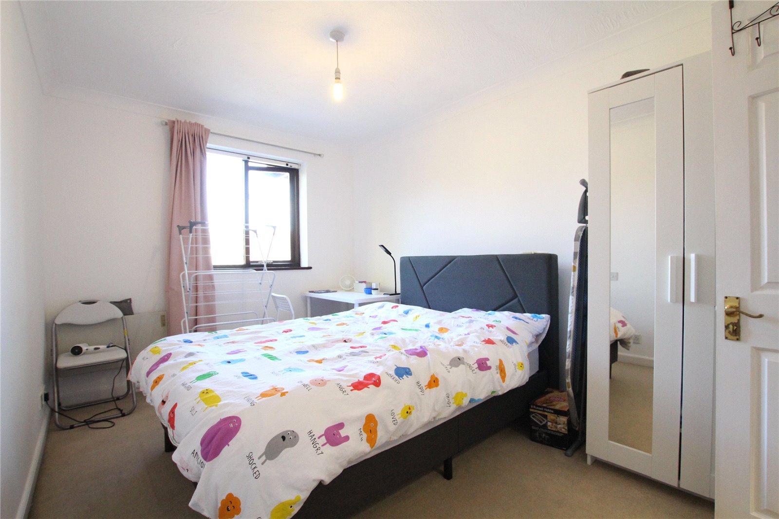 2 bedroom Flat to let in Polehampton Close, Twyford, Berkshire