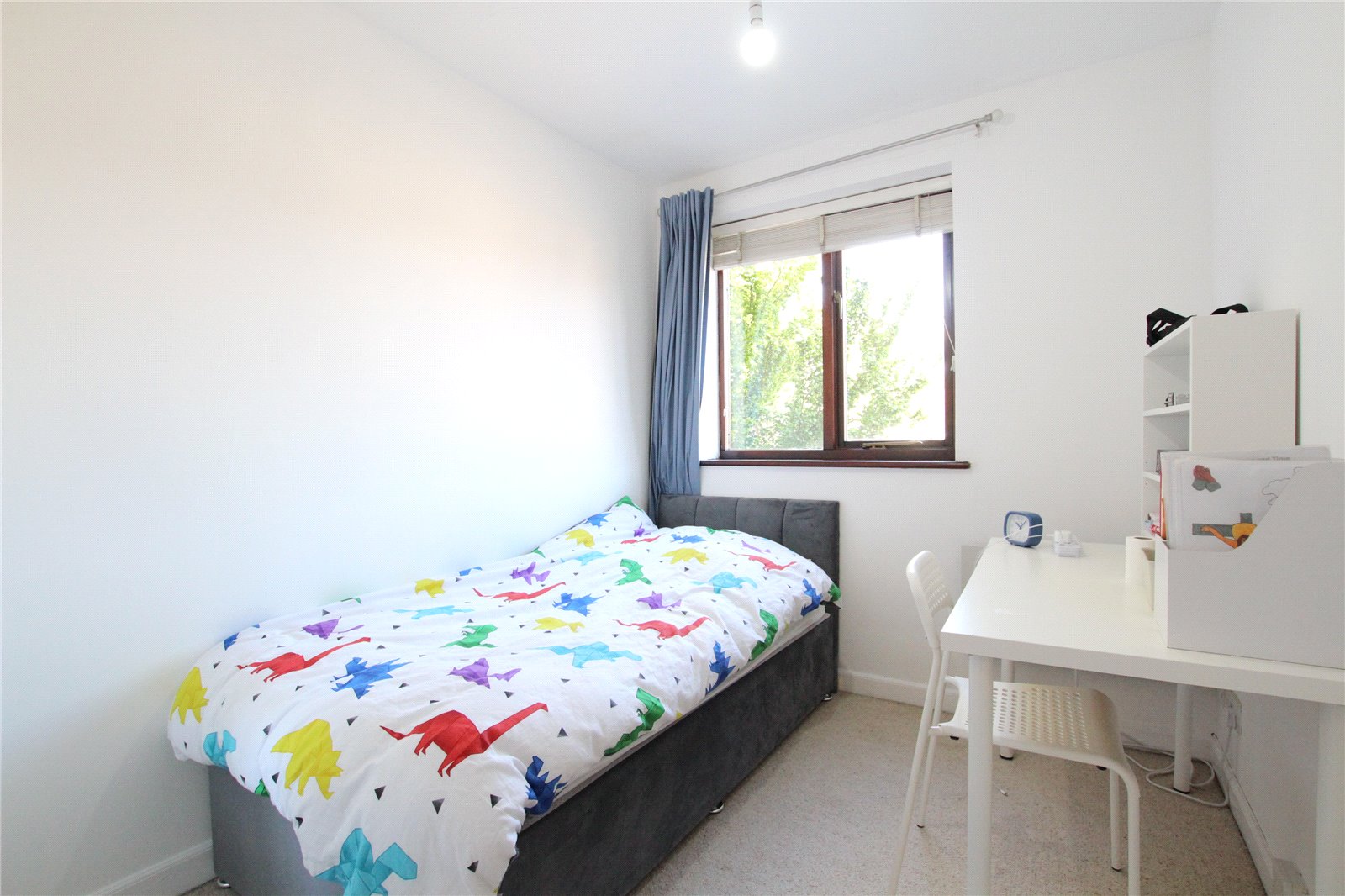 2 bedroom Flat to let in Polehampton Close, Twyford, Berkshire