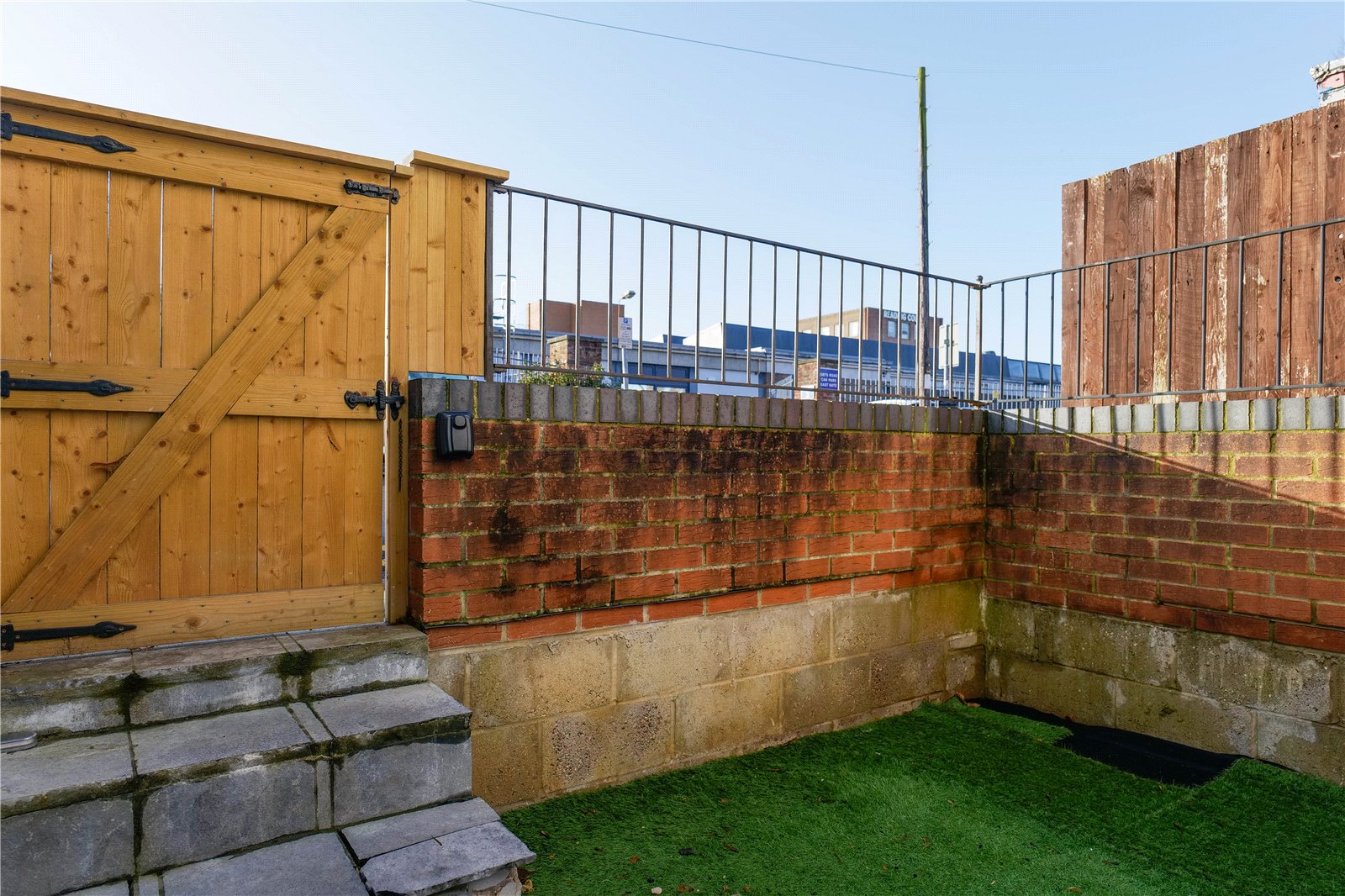 2 bedroom Flat to let in Reading, Berkshire