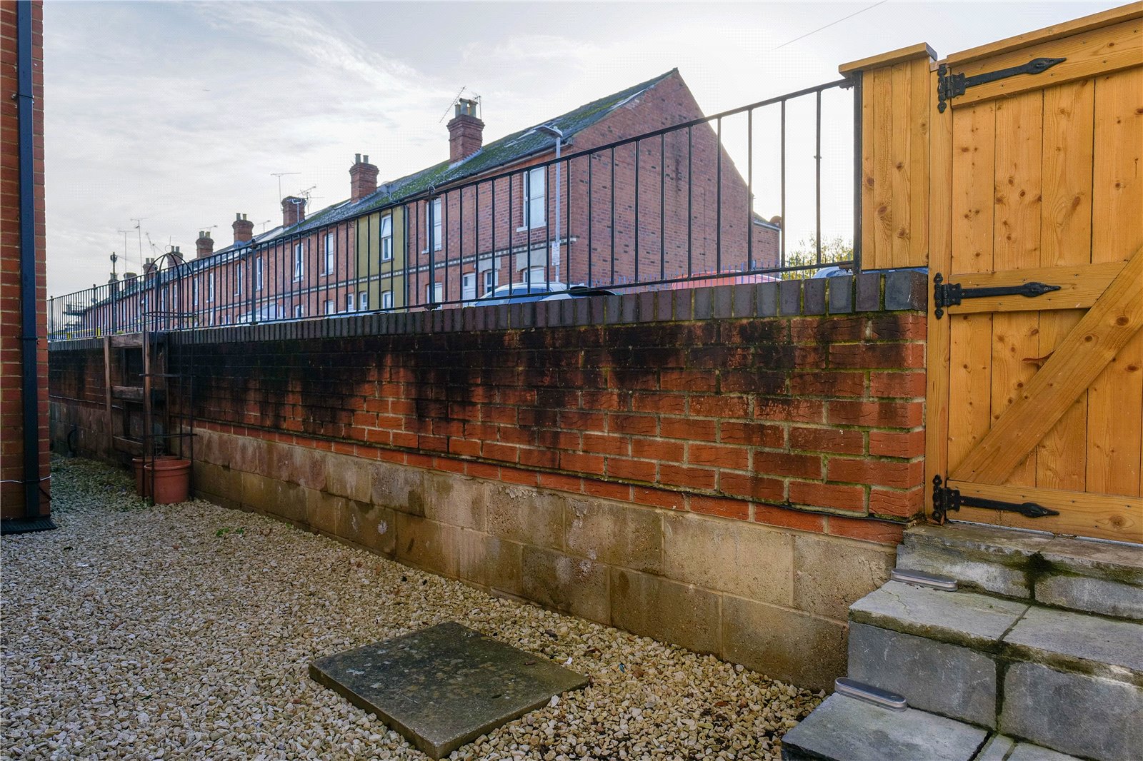 2 bedroom Flat to let in Reading, Berkshire