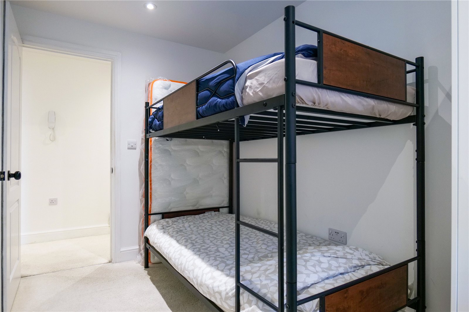2 bedroom Flat to let in Reading, Berkshire
