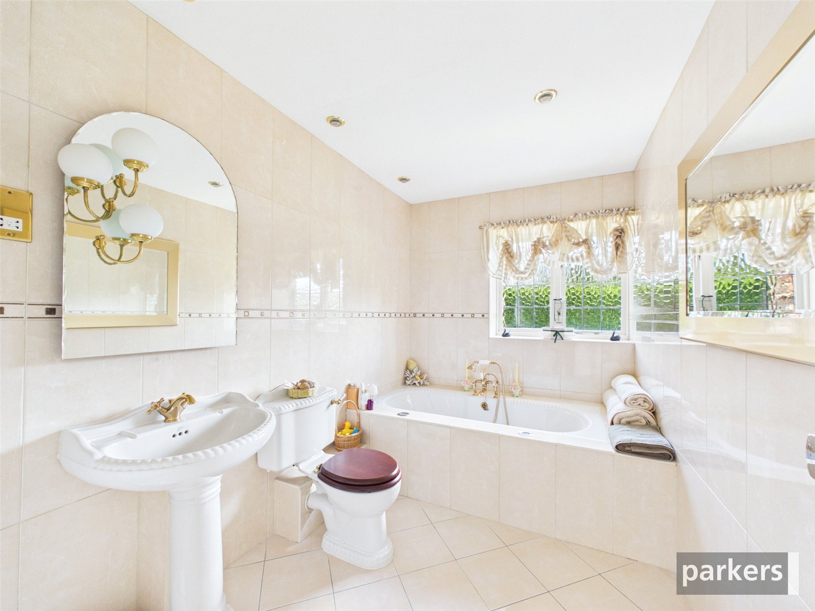 6 bedroom House for sale in Hurst, Reading, Berkshire