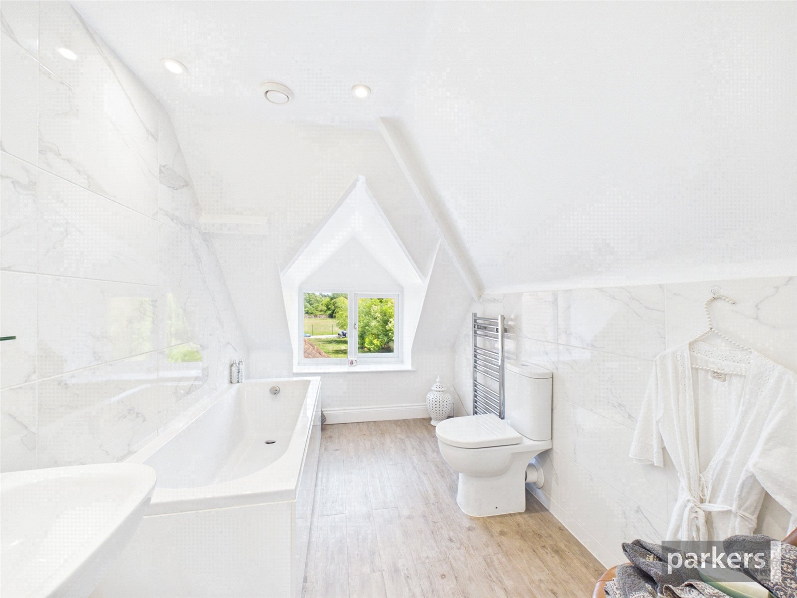 5 bedroom House for sale in Hurst, Reading, Berkshire