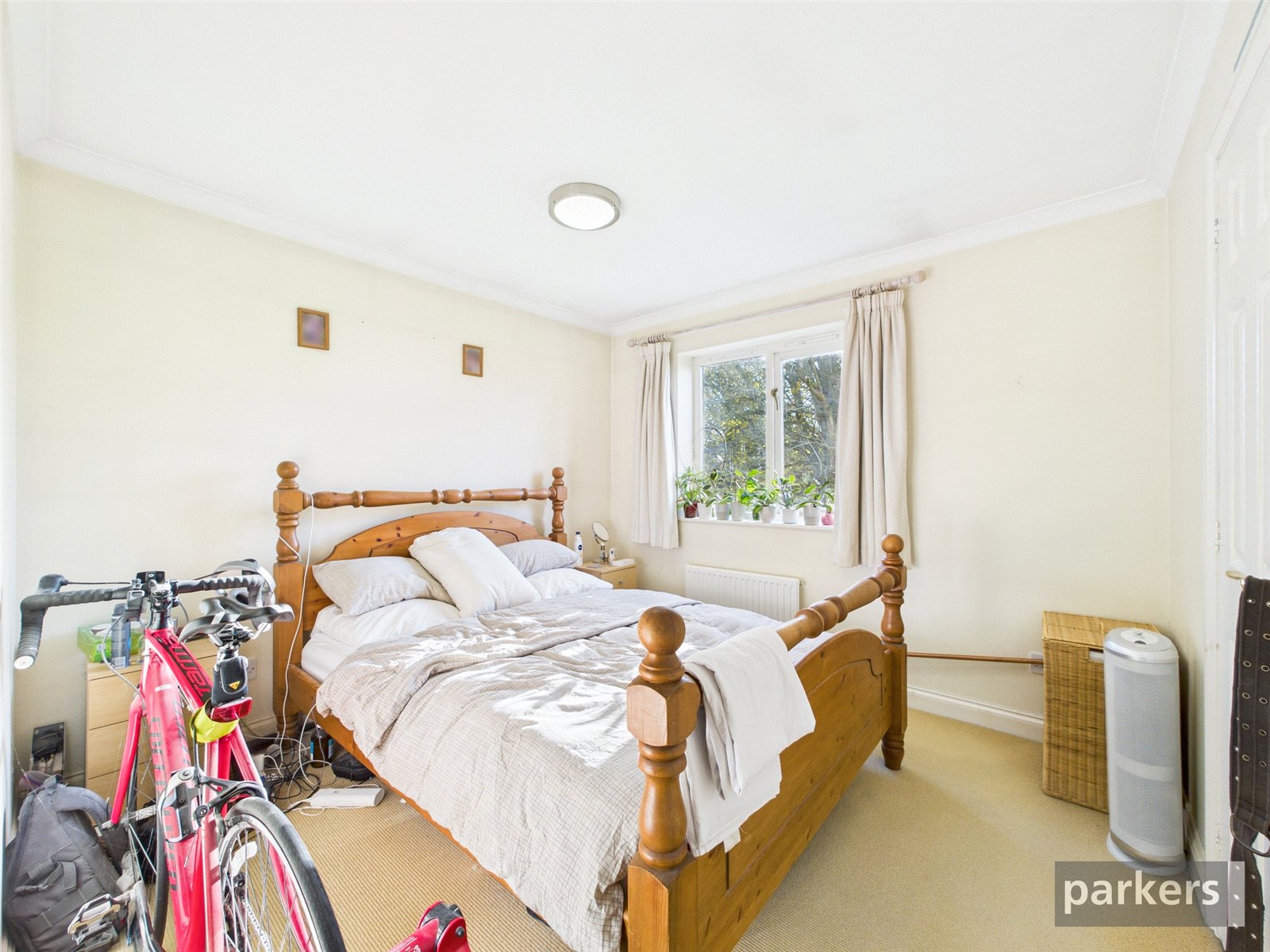 4 bedroom House for sale in Bath Road, Hare Hatch, Reading