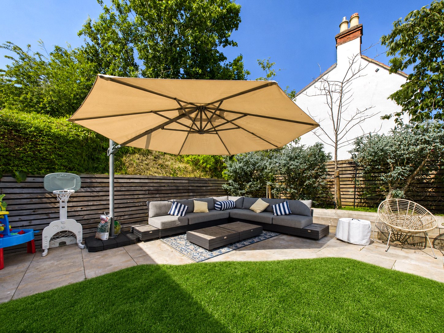 3 bedroom House for sale in Knowl Hill, Reading, Berkshire