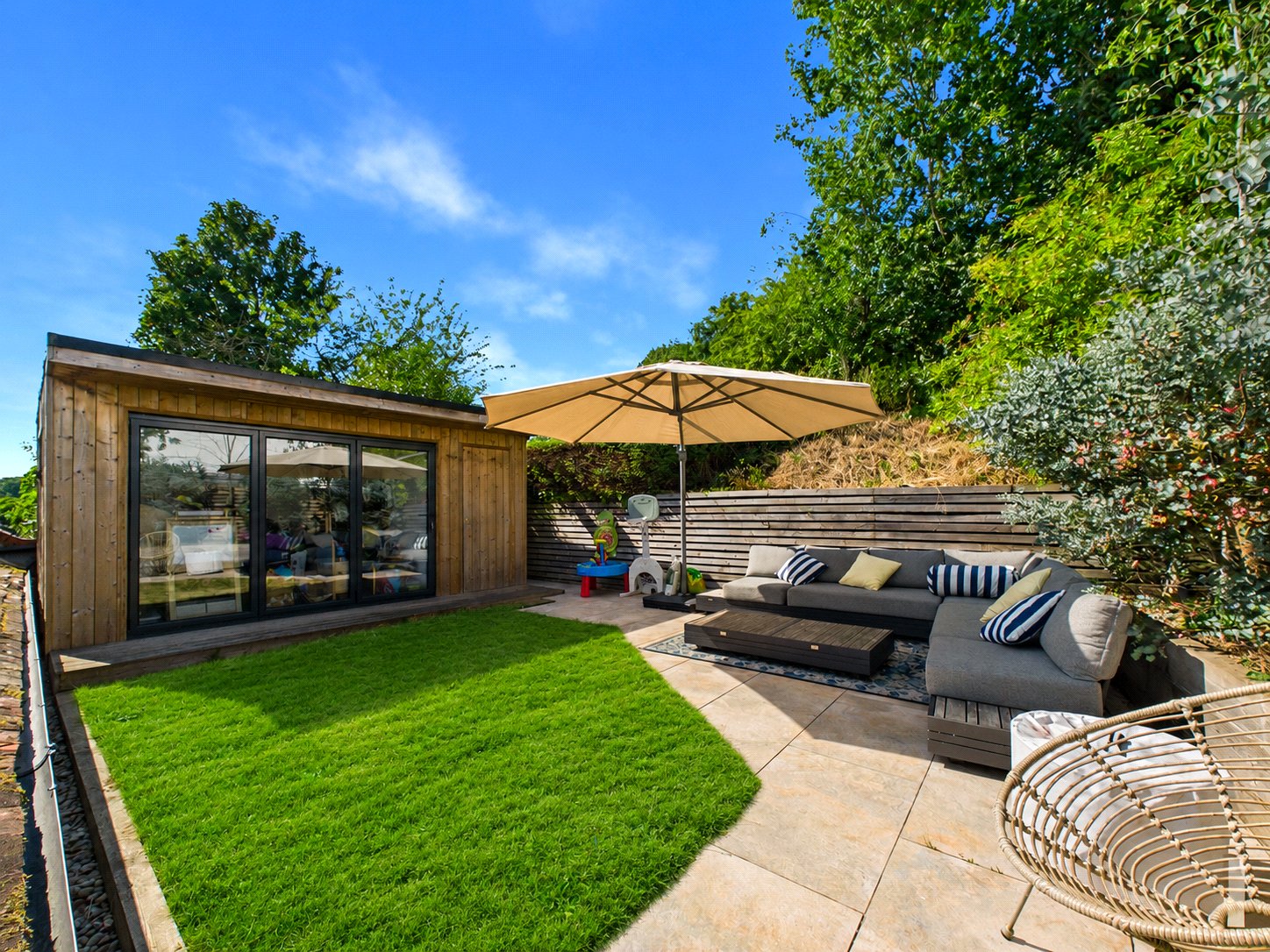 3 bedroom House for sale in Knowl Hill, Reading, Berkshire