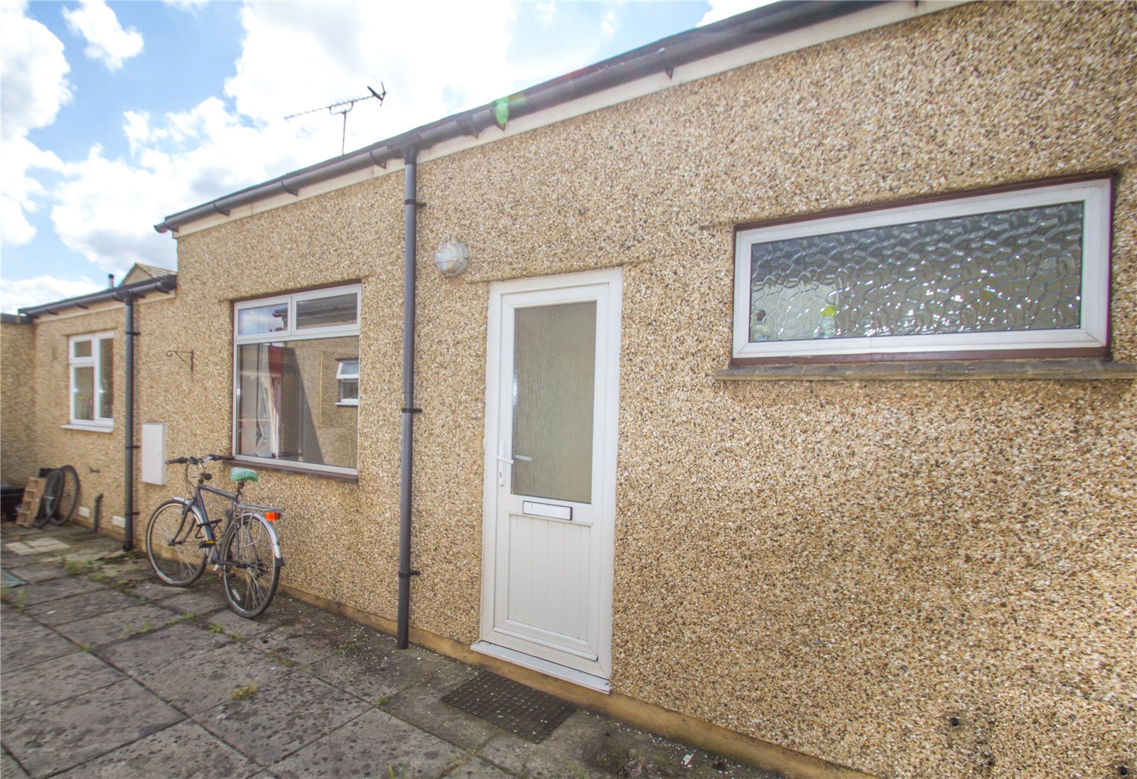 1 bedroom Flat to let in Burford Road, Witney, Oxfordshire