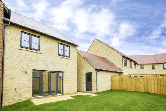3 bedroom House to let in Carterton, Oxfordshire