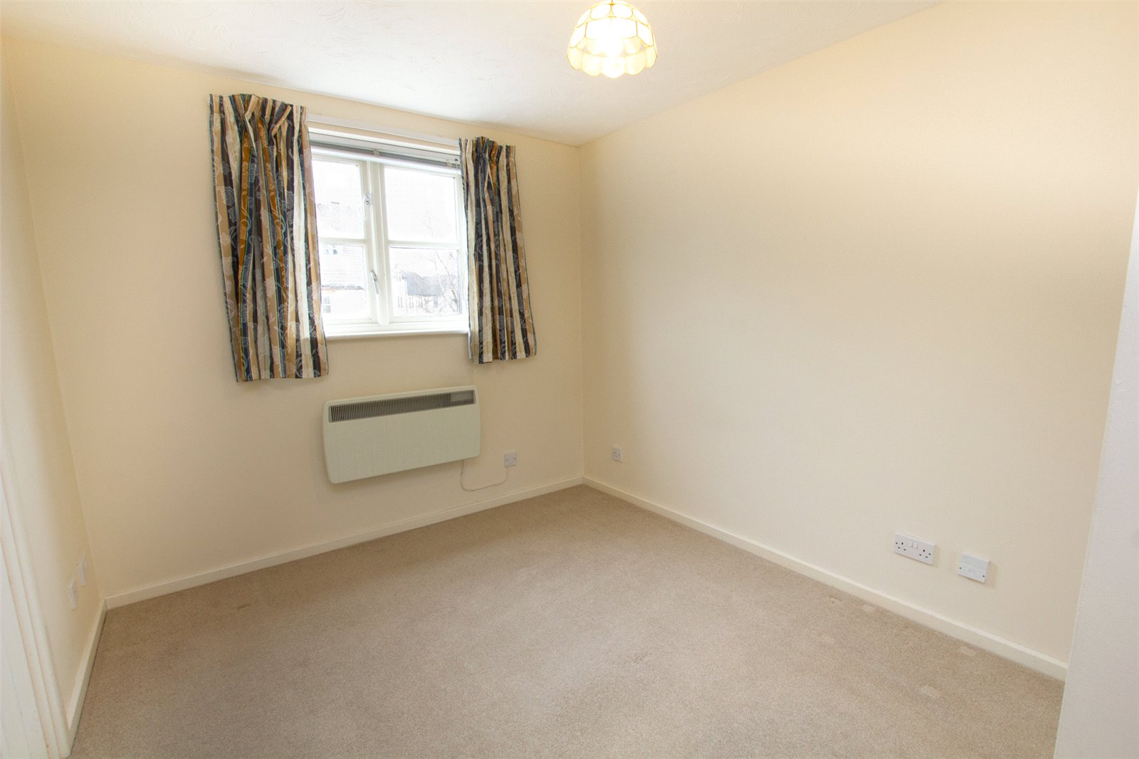 2 bedroom Flat to let in Witney, Oxfordshire