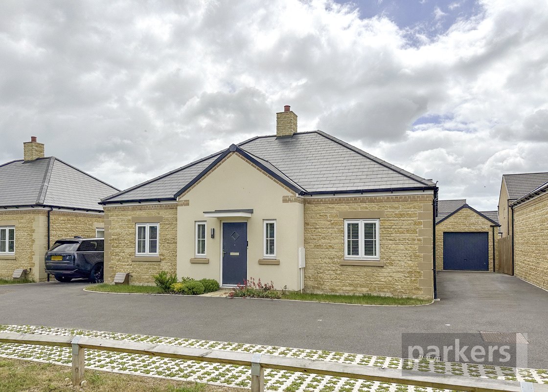 3 bedroom Bungalow for sale in Minster Lovell, Witney, Oxfordshire