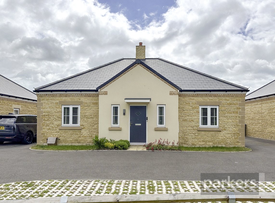 3 bedroom Bungalow for sale in Minster Lovell, Witney, Oxfordshire