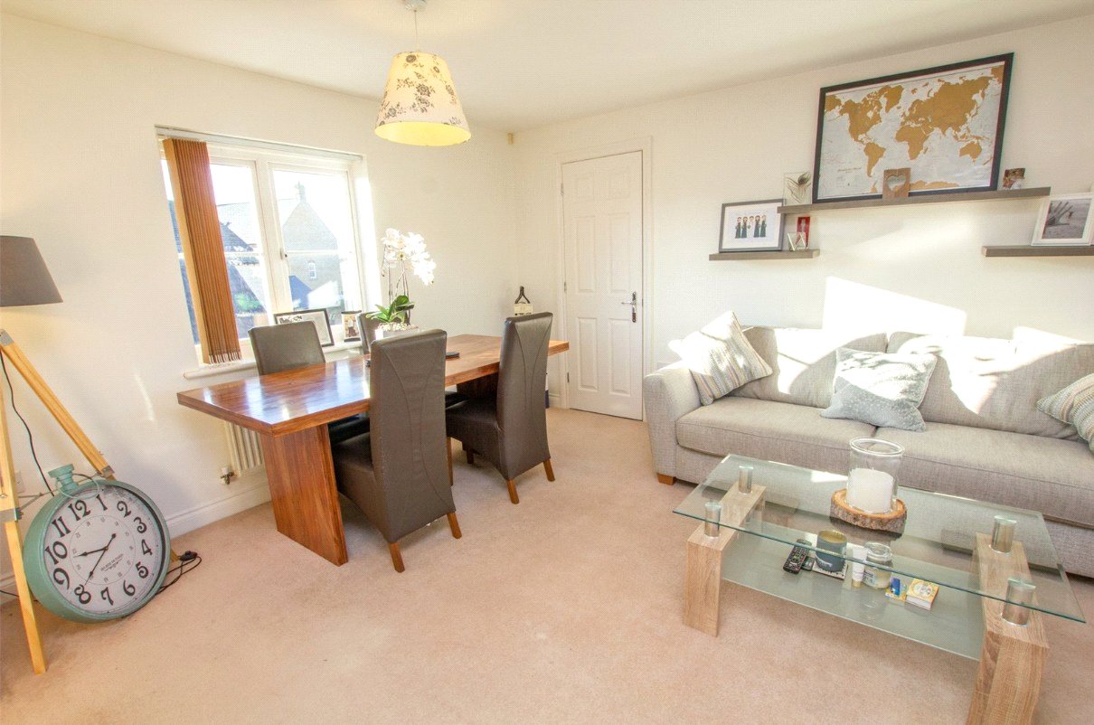 2 bedroom Flat to let in Carterton, Oxfordshire