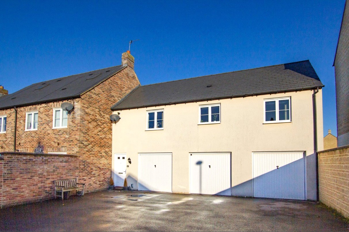2 bedroom Flat to let in Carterton, Oxfordshire