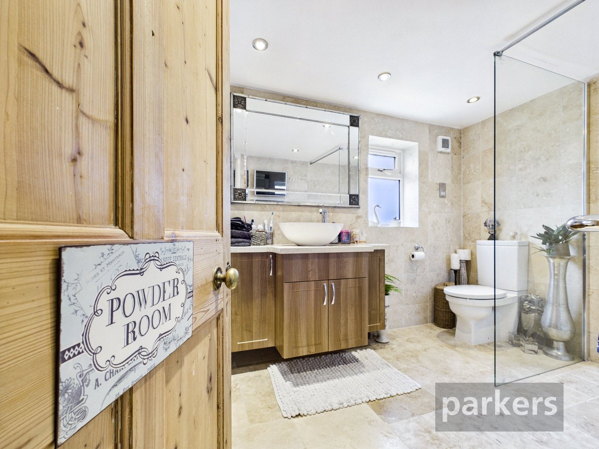 4 bedroom House for sale in North Leigh, Witney, Oxfordshire